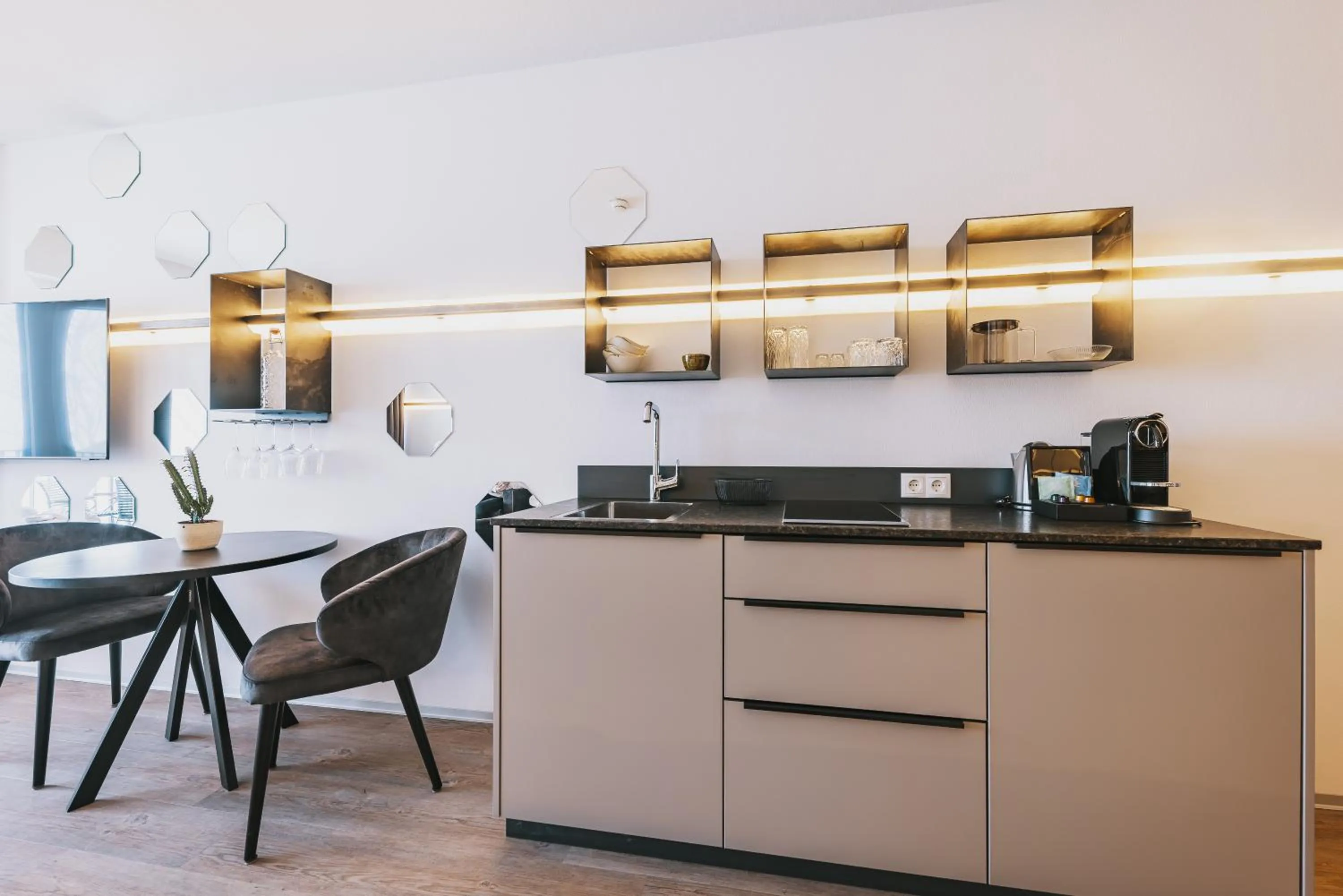 Dining area in Nikolaus by AvenidA Panoramic Wellness Suites