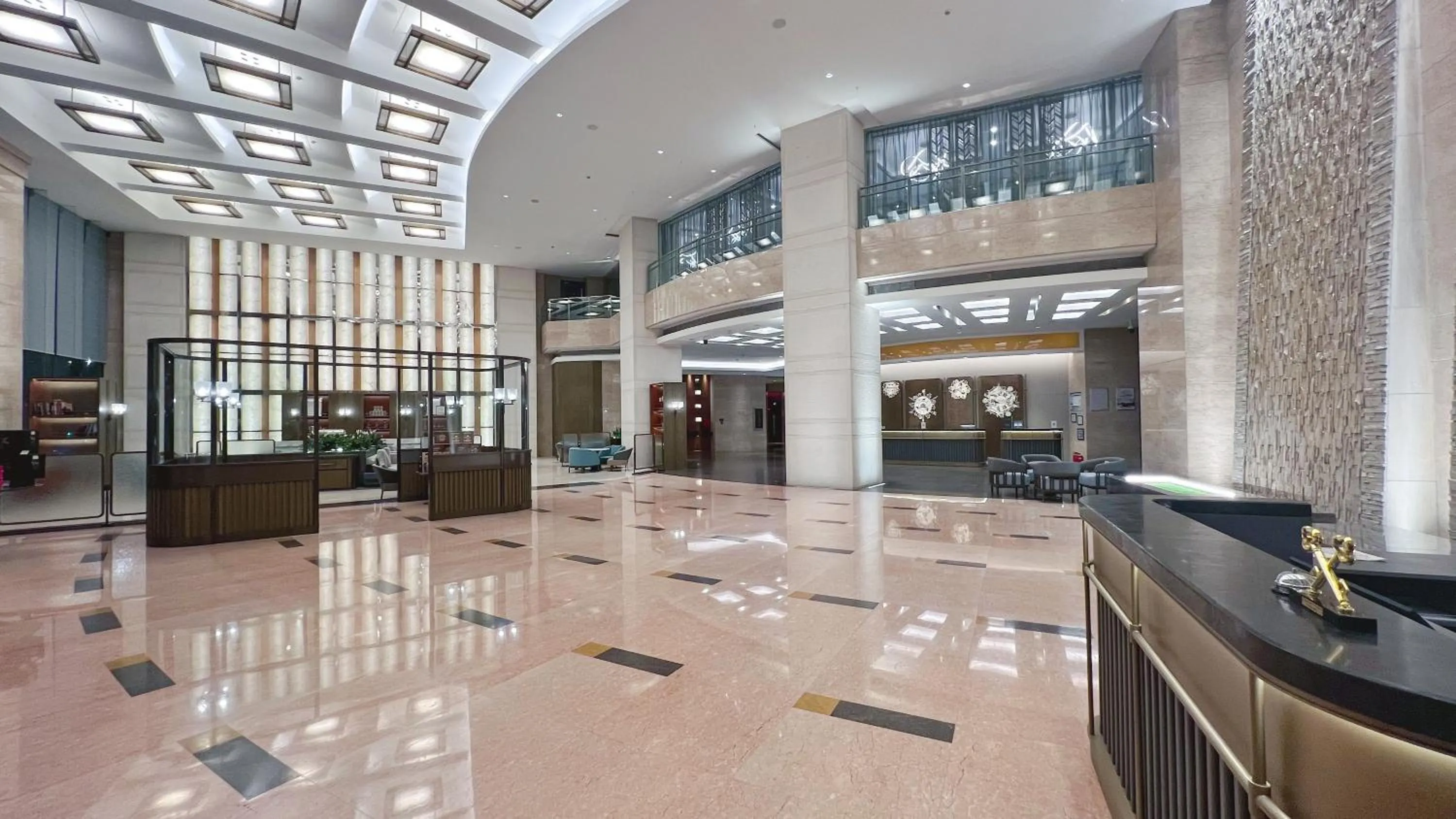 Lobby or reception in Swissôtel Shenyang