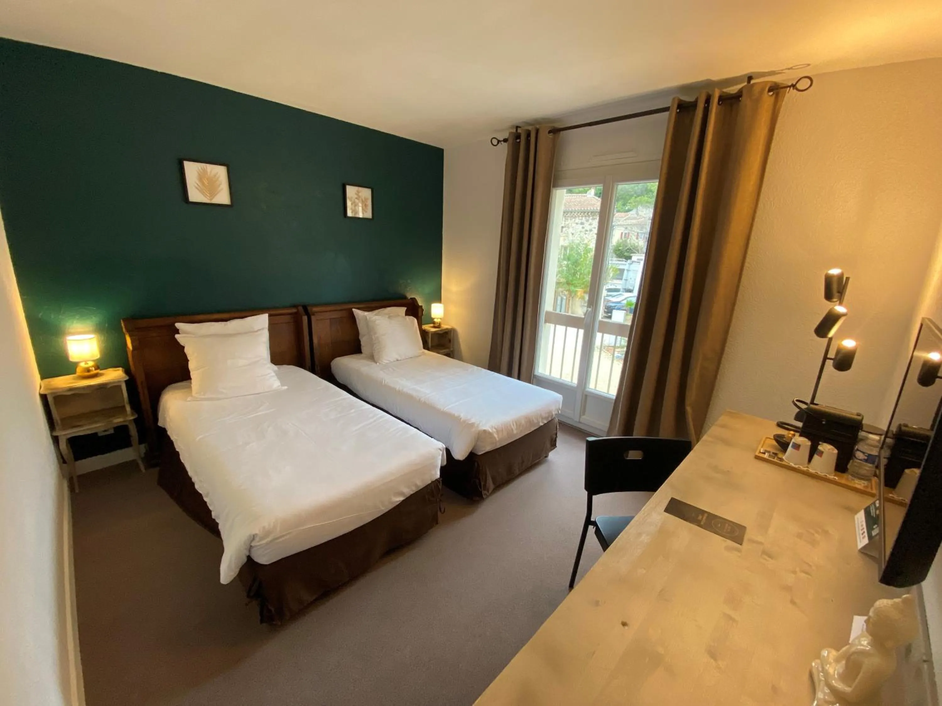 Bedroom, Bed in Logis Hôtel Médiéval, Montélimar Nord