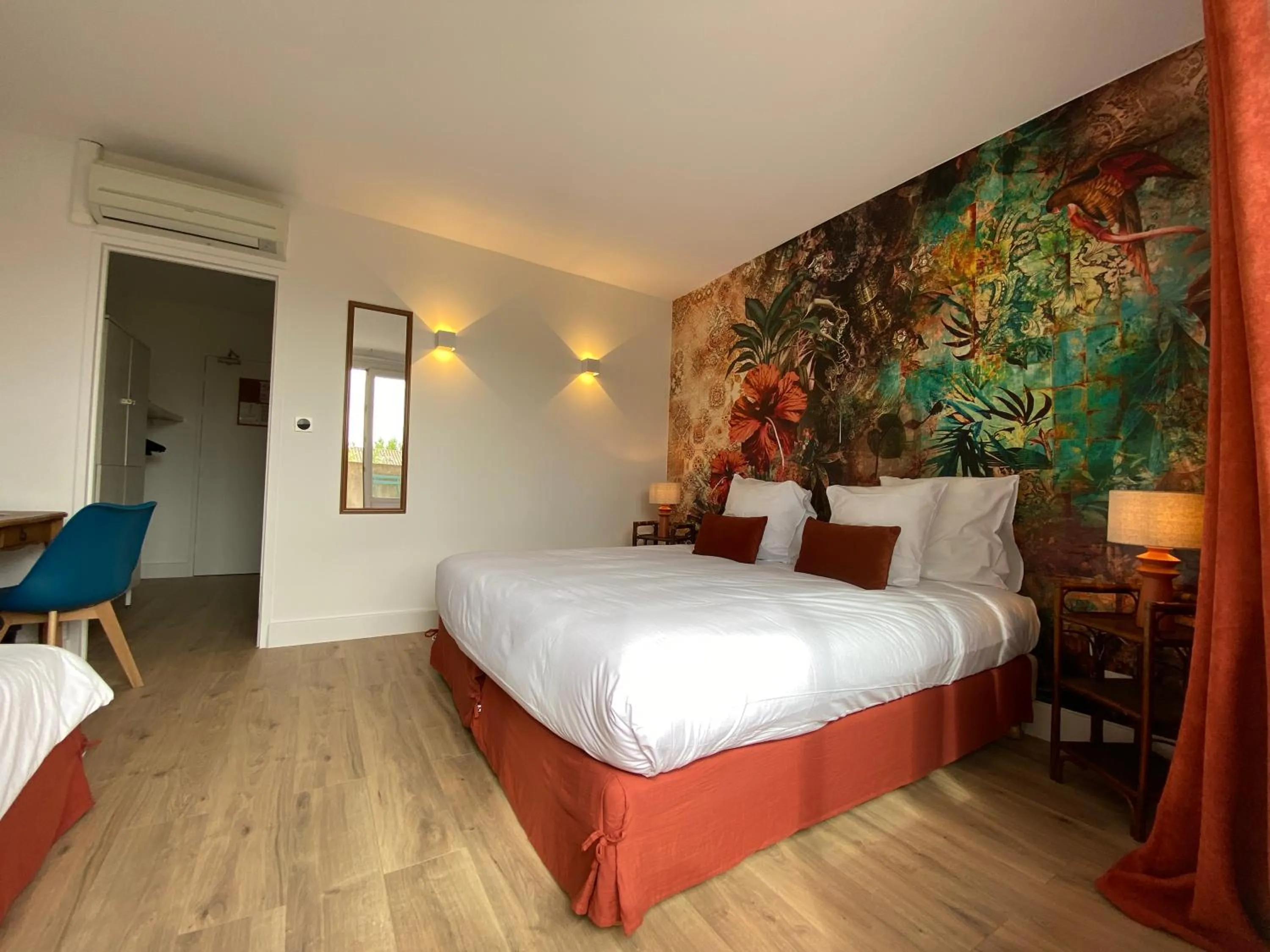 Bedroom, Bed in Logis Hôtel Médiéval, Montélimar Nord