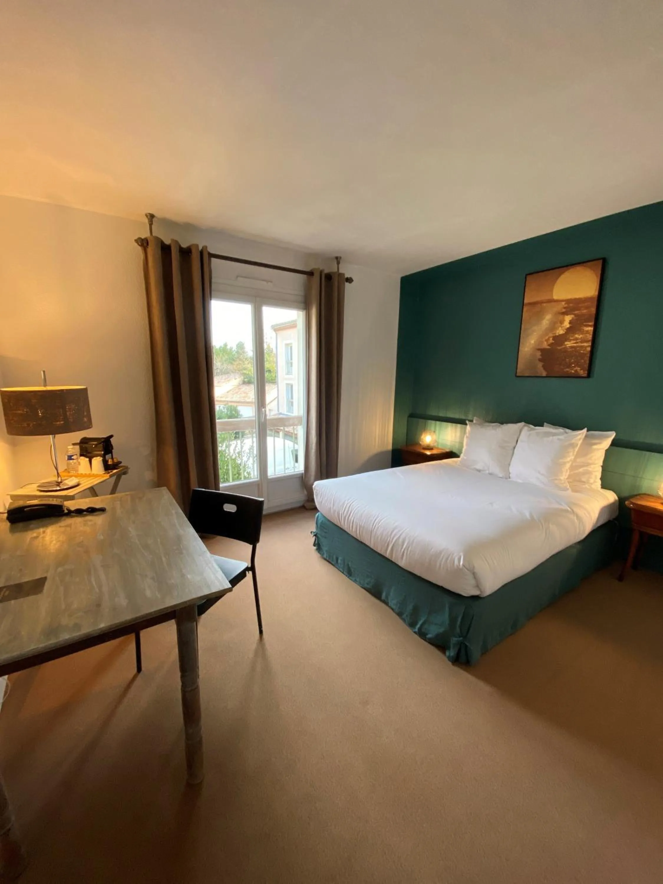 Bedroom, Bed in Logis Hôtel Médiéval, Montélimar Nord