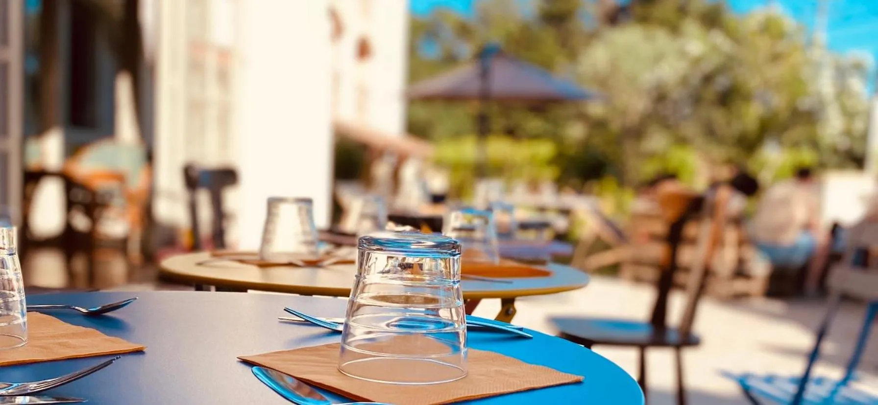 Patio in Logis Hôtel Médiéval, Montélimar Nord
