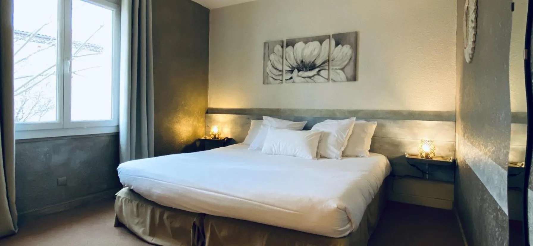 Bedroom, Bed in Logis Hôtel Médiéval, Montélimar Nord