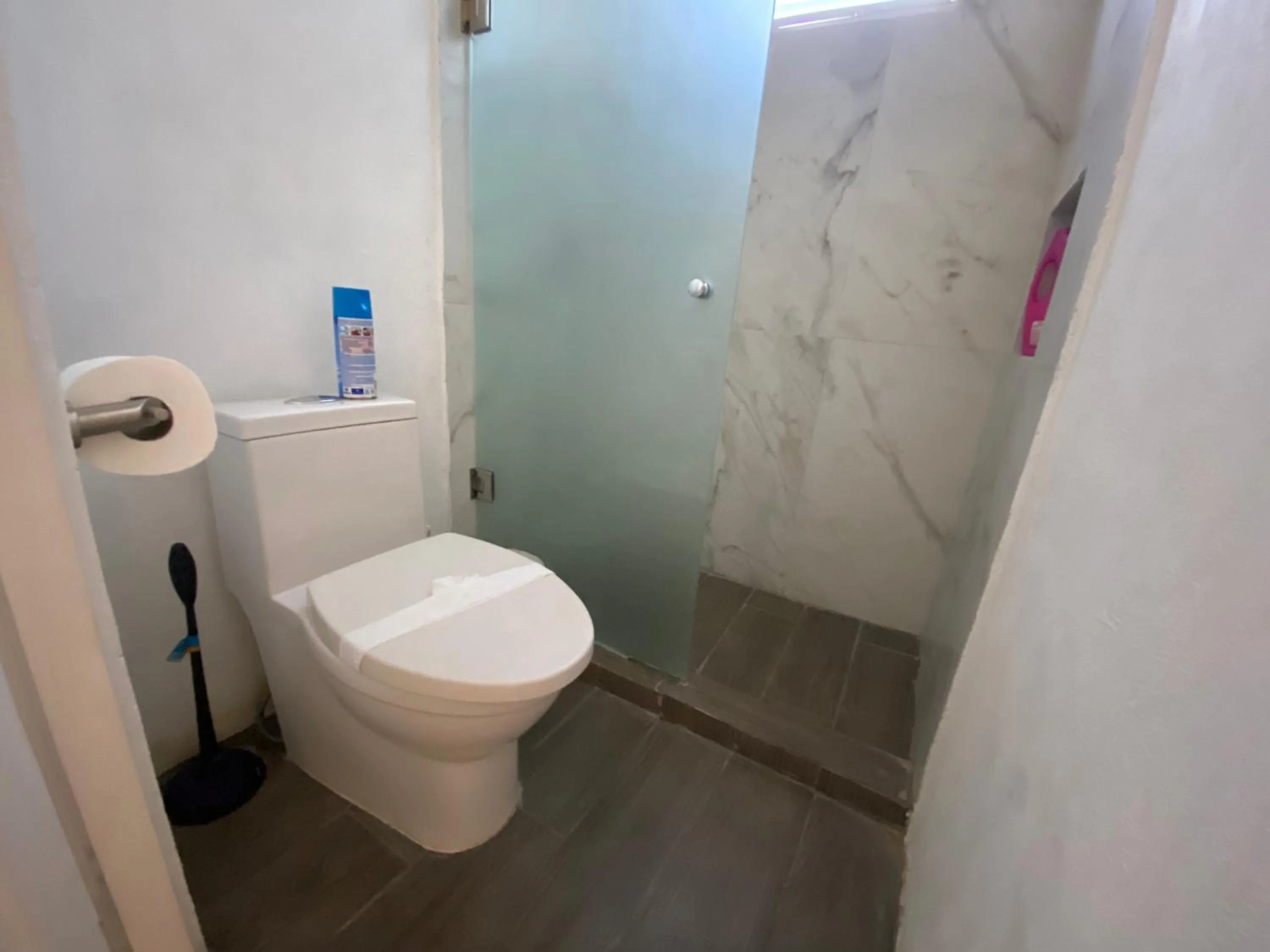 Toilet in Coco Suites by Andiani Travel