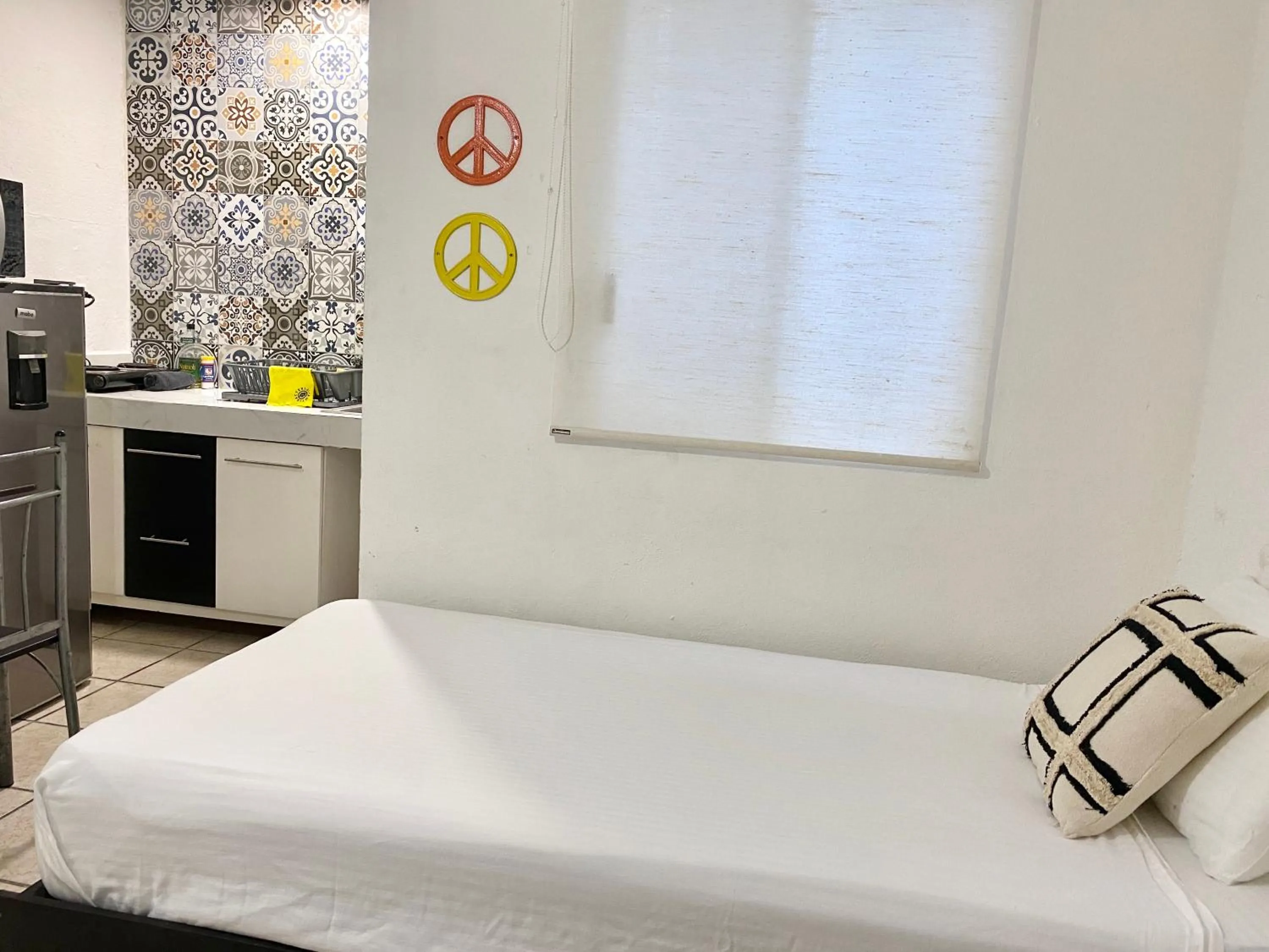 Kitchen or kitchenette, Bed in Coco Suites by Andiani Travel