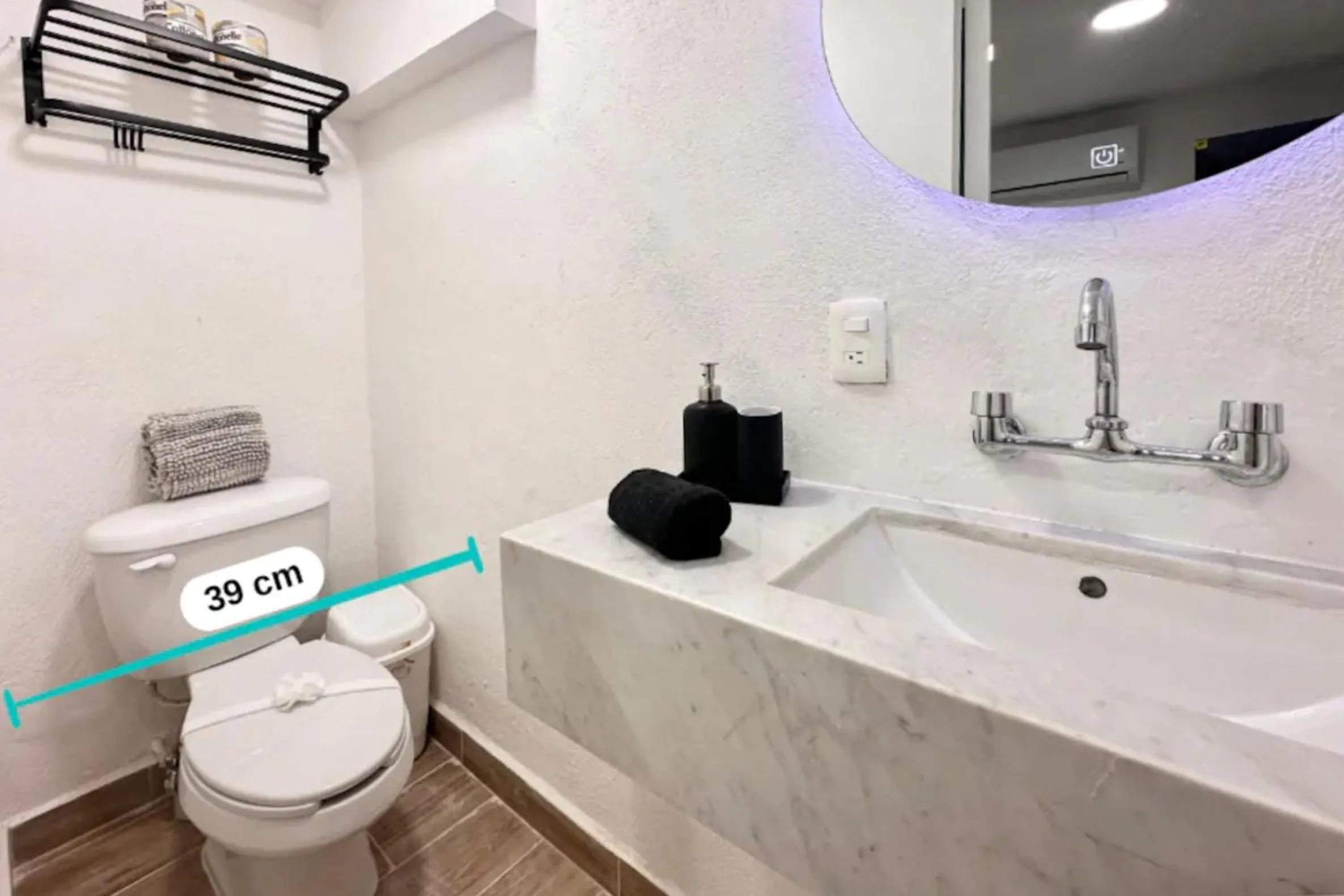 Toilet in Coco Suites by Andiani Travel