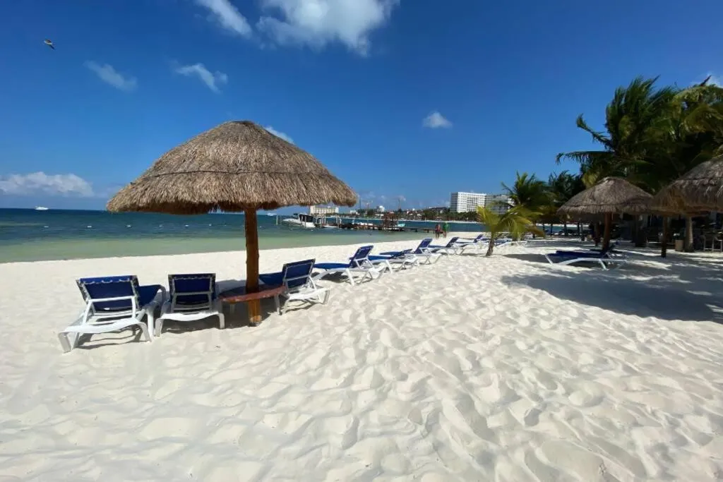 Oceanfront Condo BM By Andiani