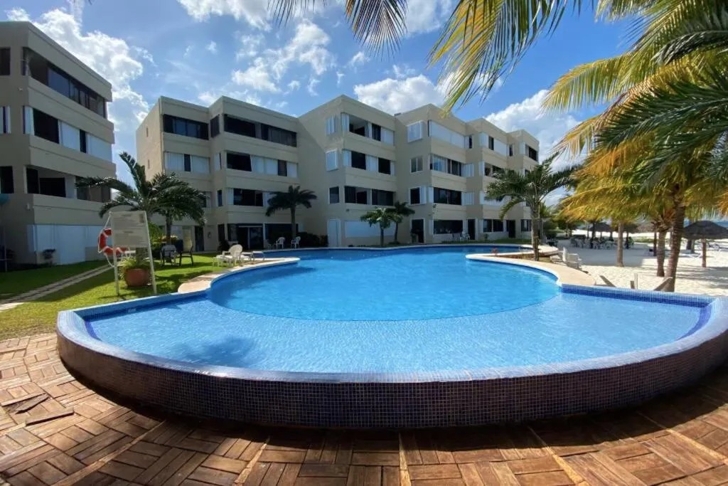 Oceanfront Condo BM By Andiani