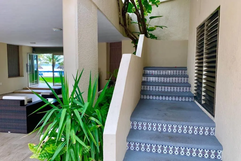 Oceanfront Condo BM By Andiani