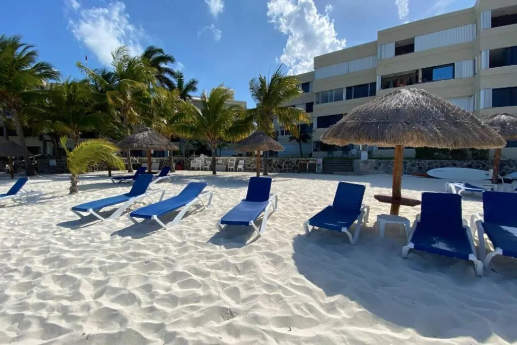 Oceanfront Condo BM By Andiani