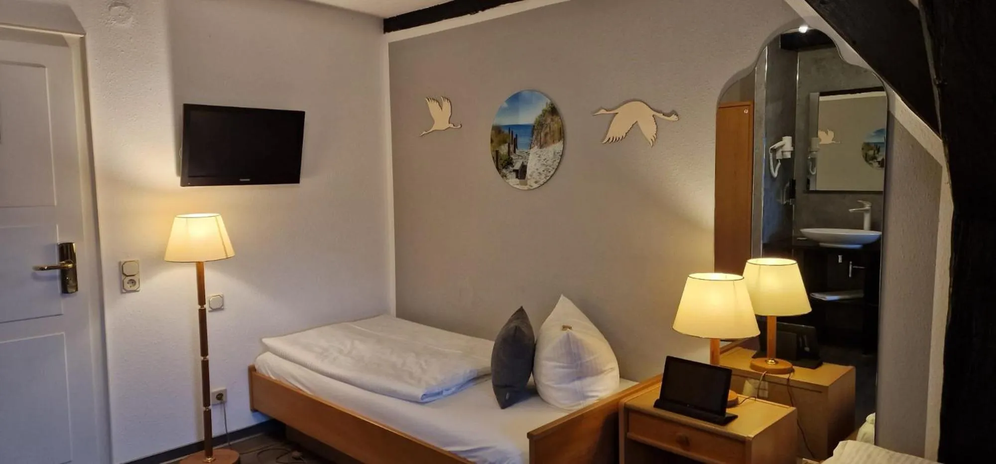 TV and multimedia, Bed in Hotel Am Markt & Brauhaus Stadtkrug