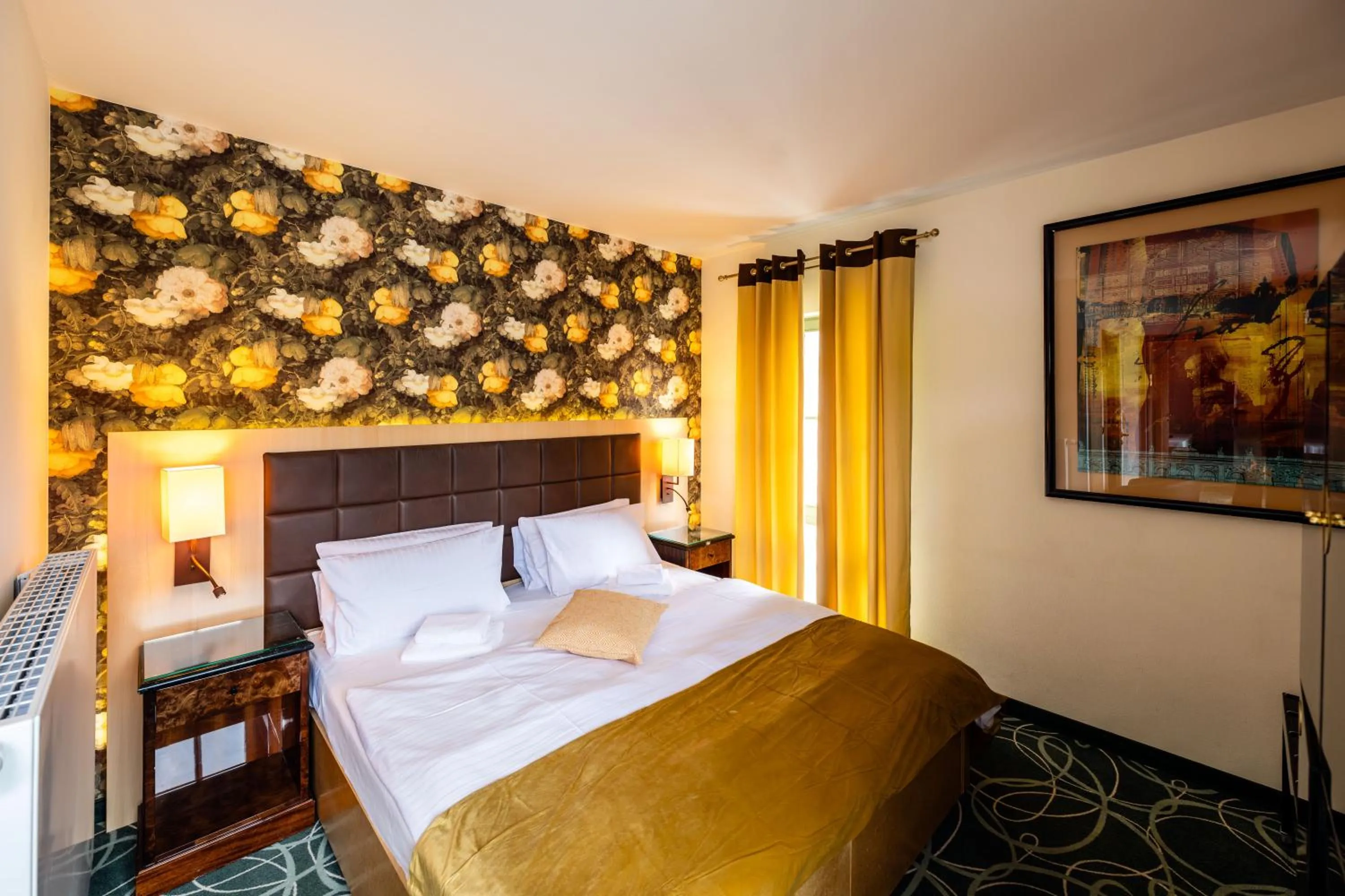 Photo of the whole room, Bed in Zeitgeist Rathen by STEIGER Hotels