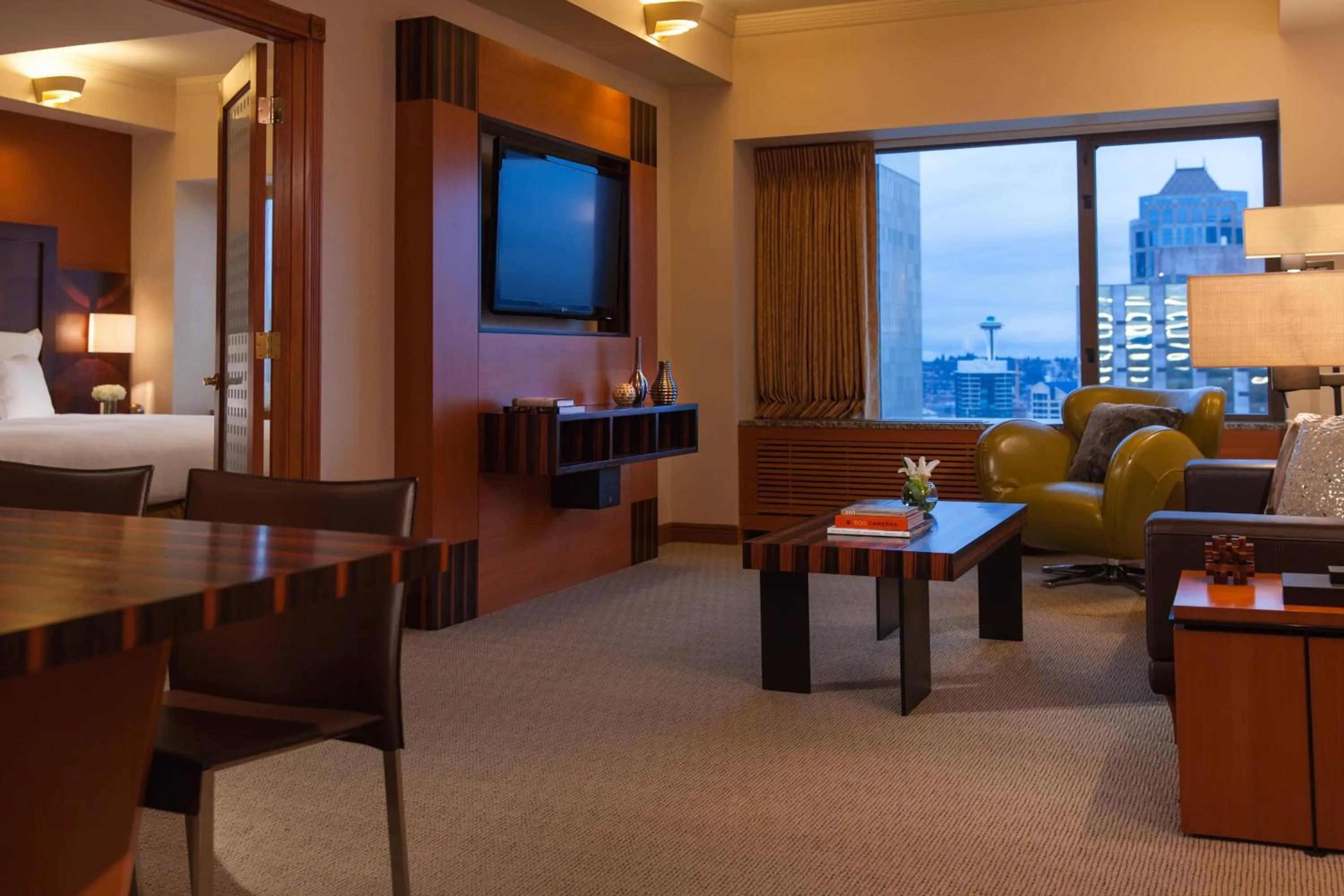 Bedroom, Bed in Renaissance Seattle Hotel