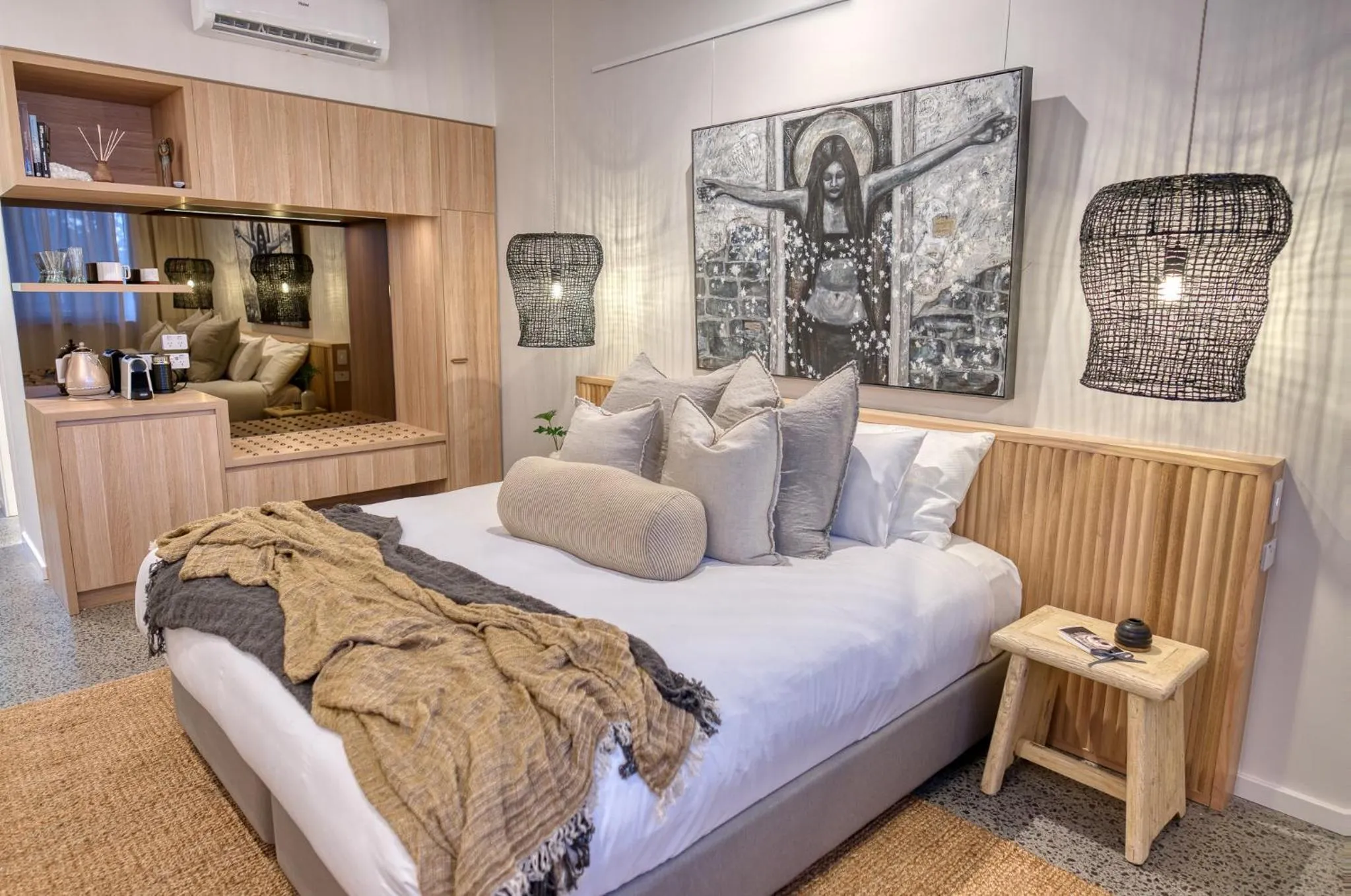 Photo of the whole room, Bed in HOLA Eumundi