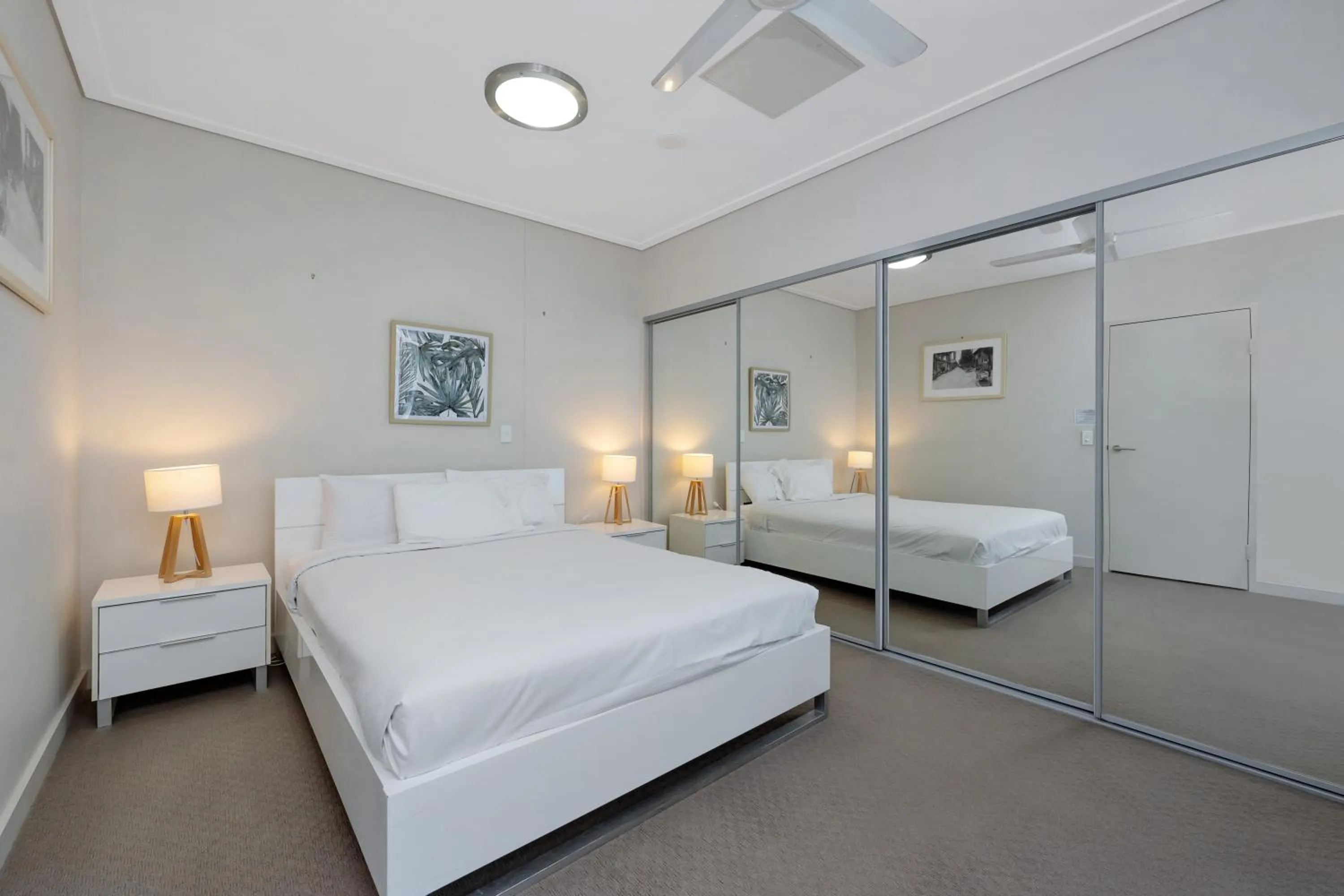 Bedroom, Bed in The Dalgety Apartments