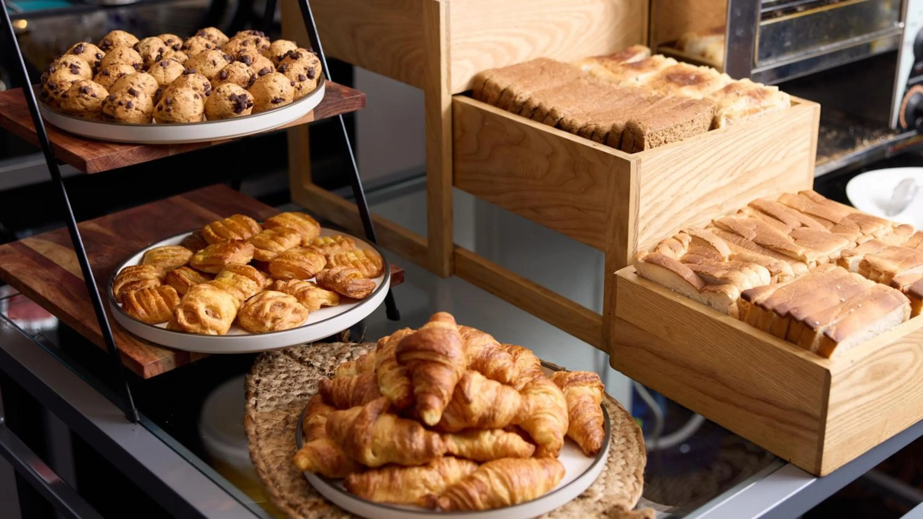 Breakfast in Holiday Inn Warwick Farm by IHG