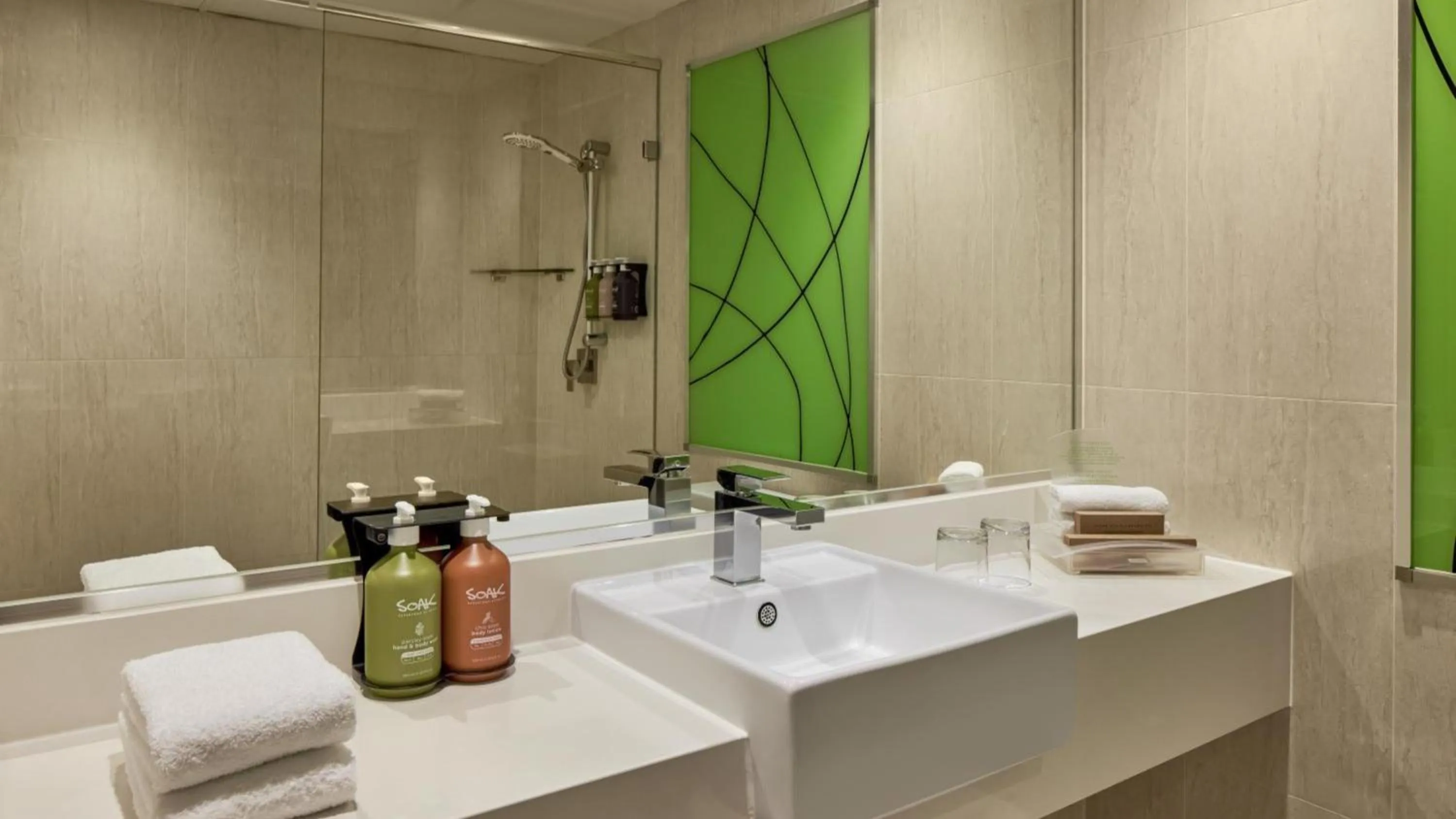 Bathroom in Holiday Inn Warwick Farm by IHG