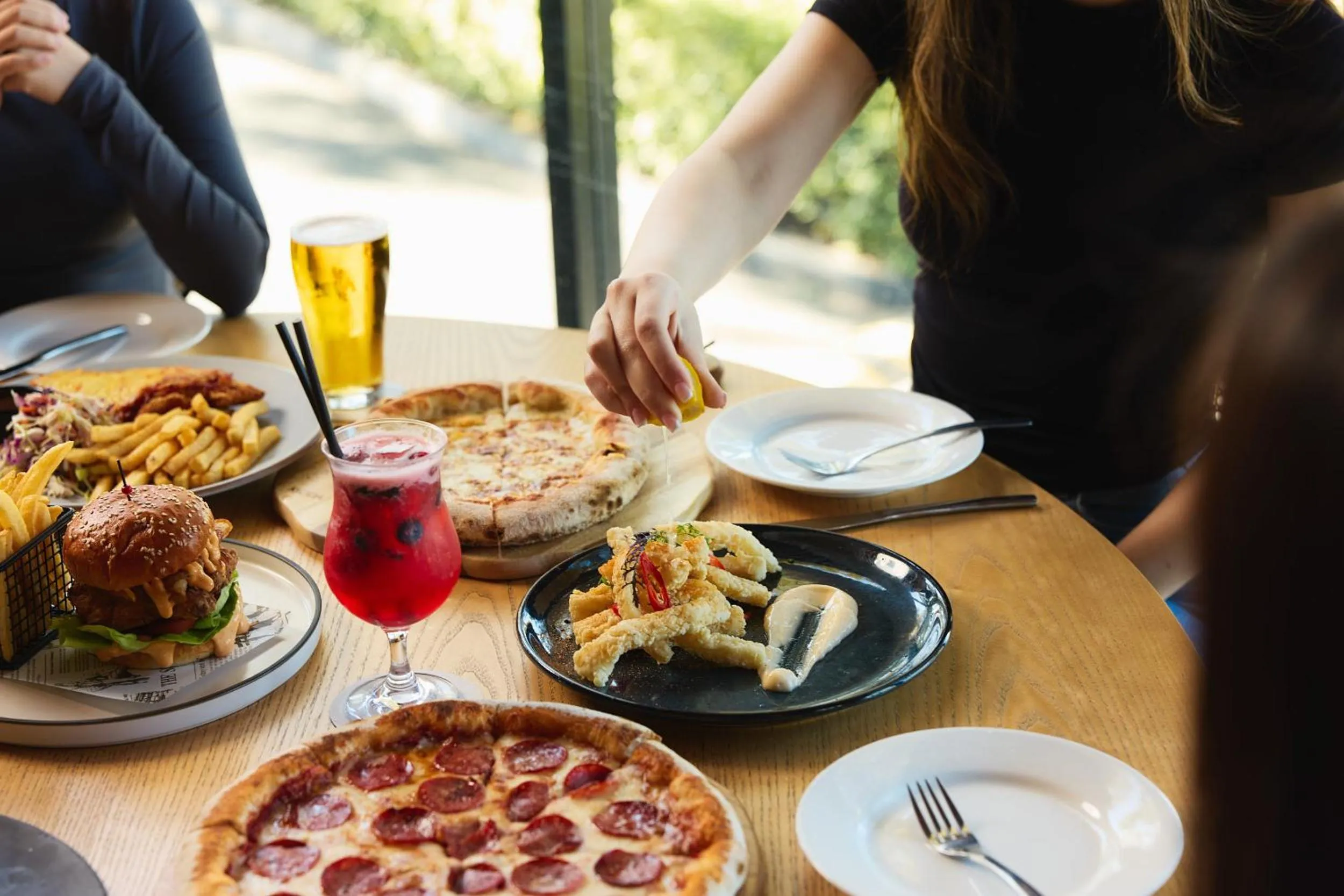 Restaurant/places to eat in Holiday Inn Warwick Farm by IHG