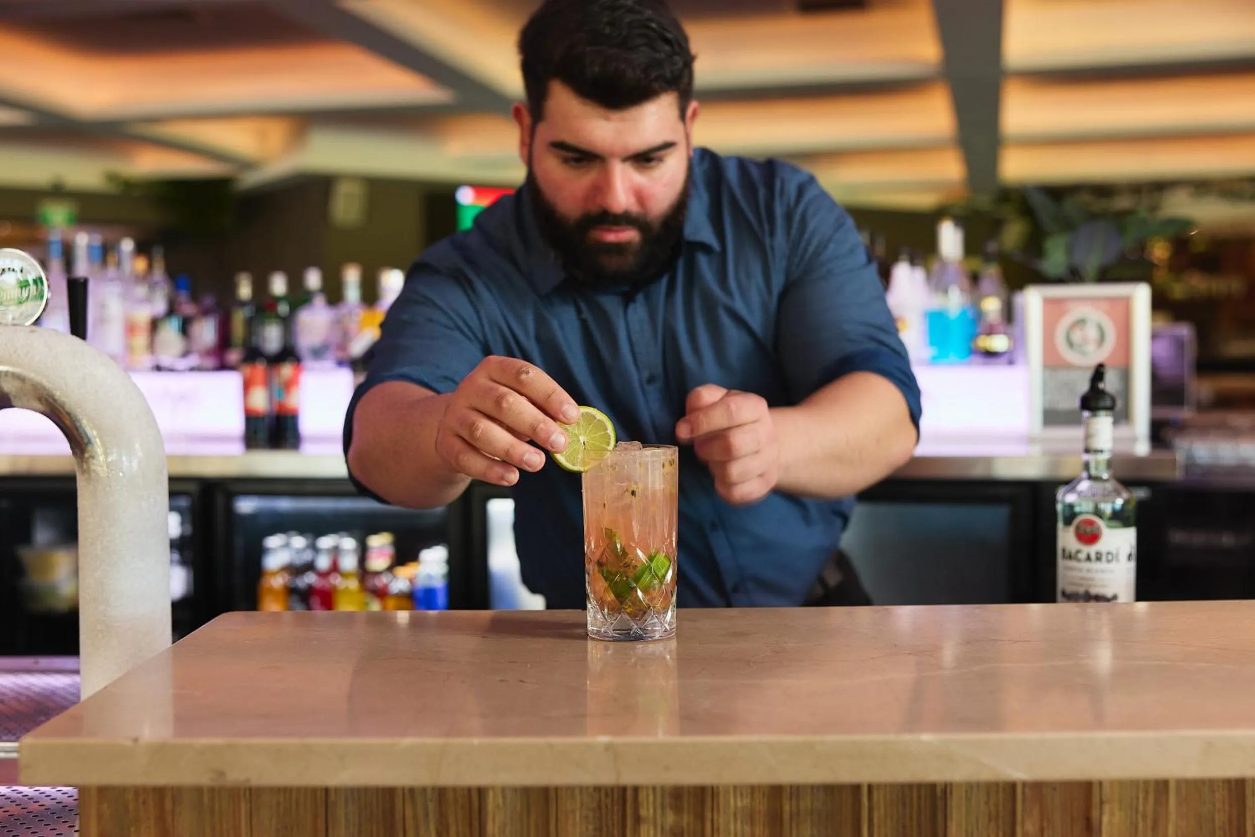 Lounge or bar in Holiday Inn Warwick Farm by IHG