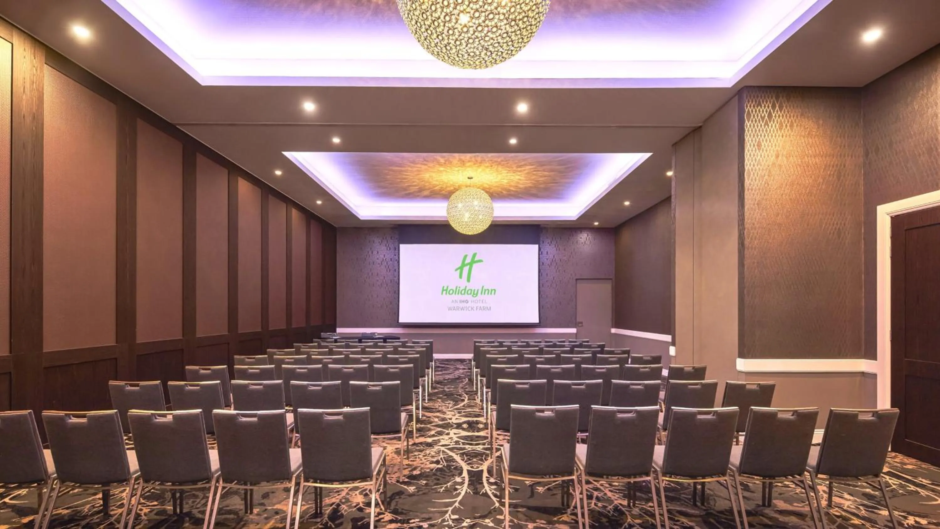 Meeting/conference room in Holiday Inn Warwick Farm by IHG