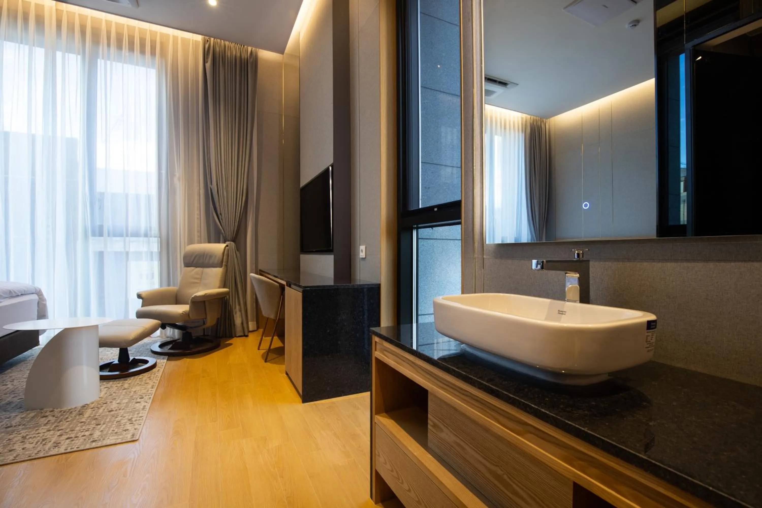 Photo of the whole room in Jeonju Tourist Hotel kkotsim