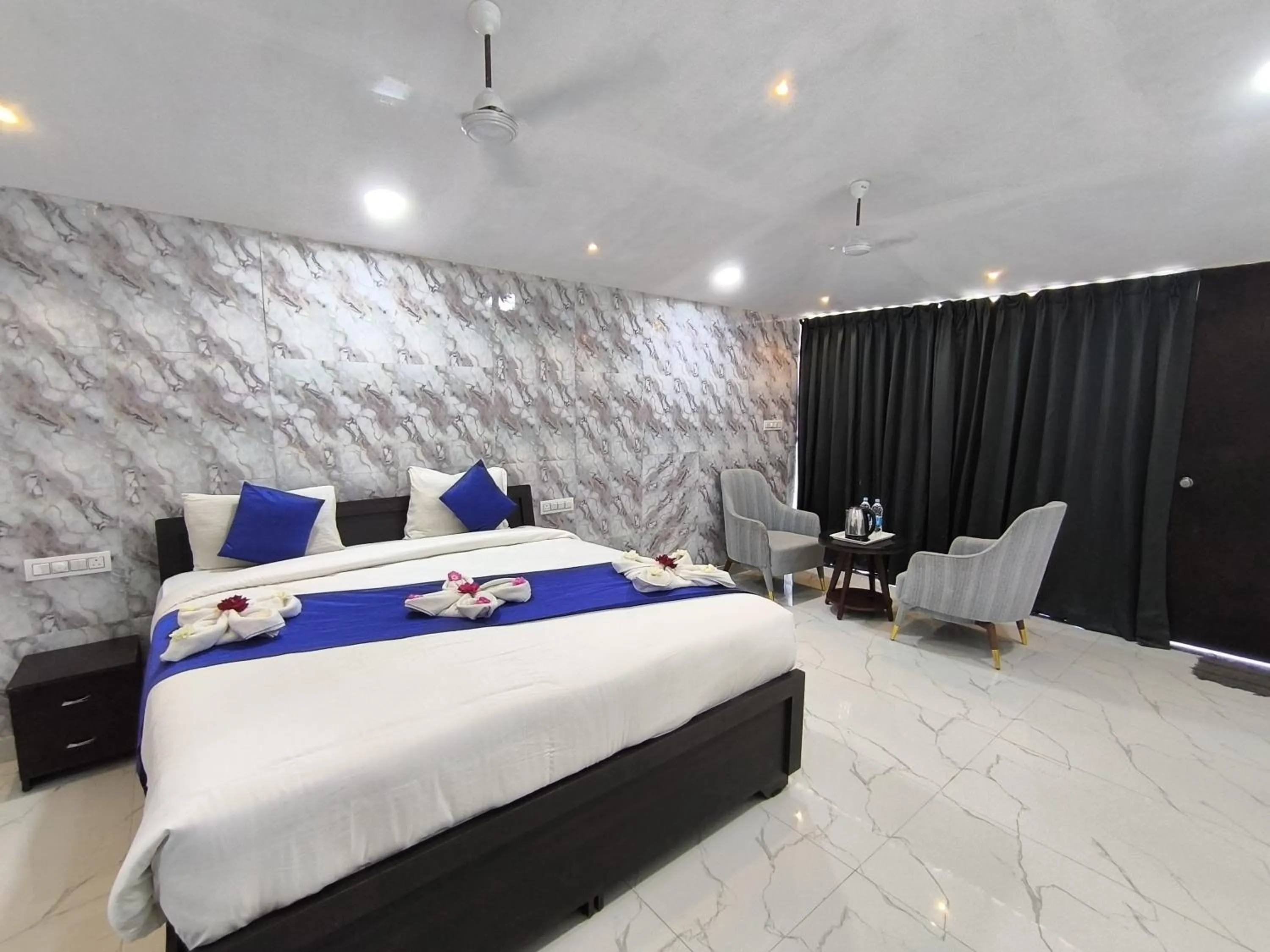 Bedroom, Bed in Hotel Raha