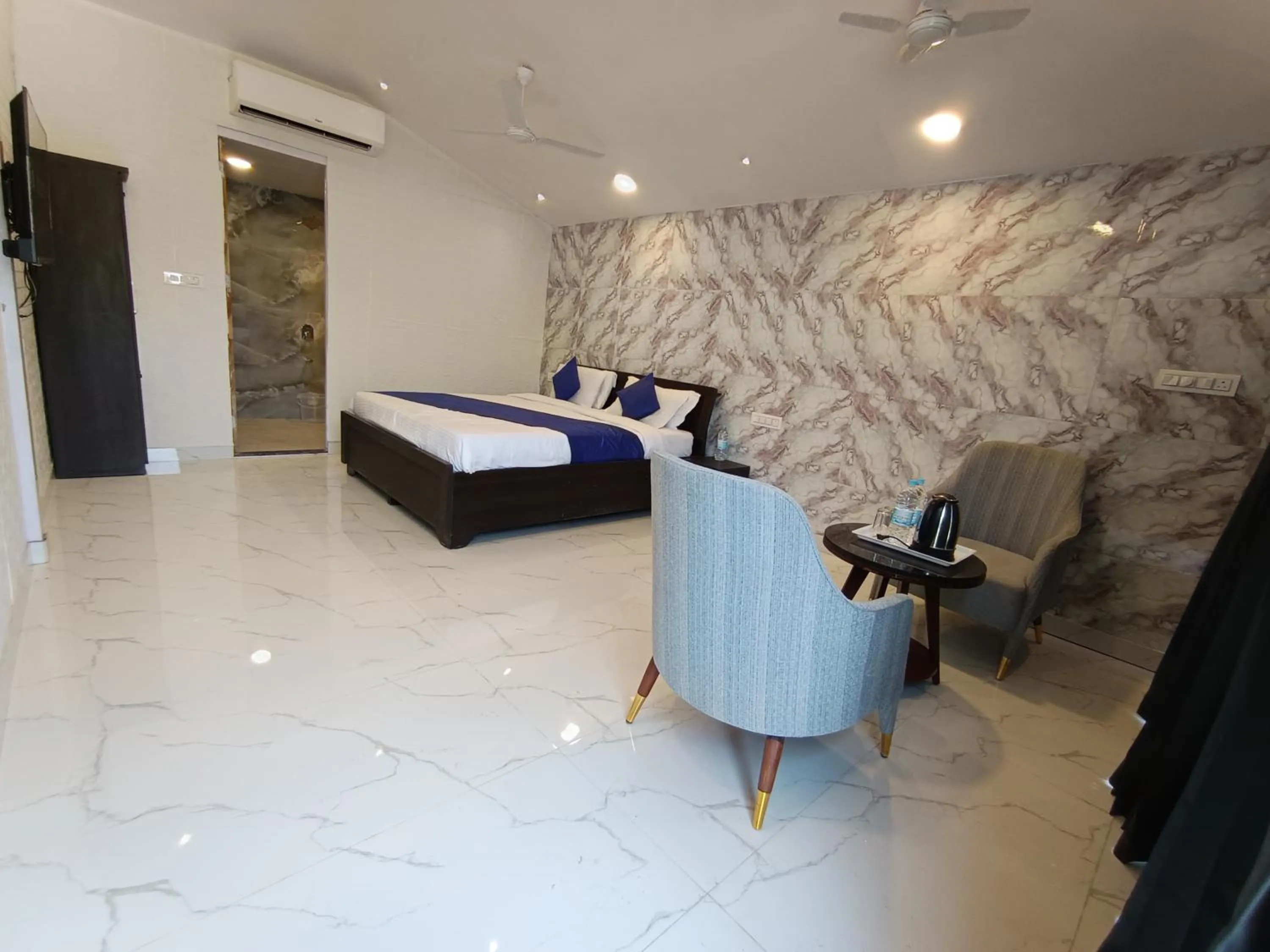 Bedroom, Bed in Hotel Raha