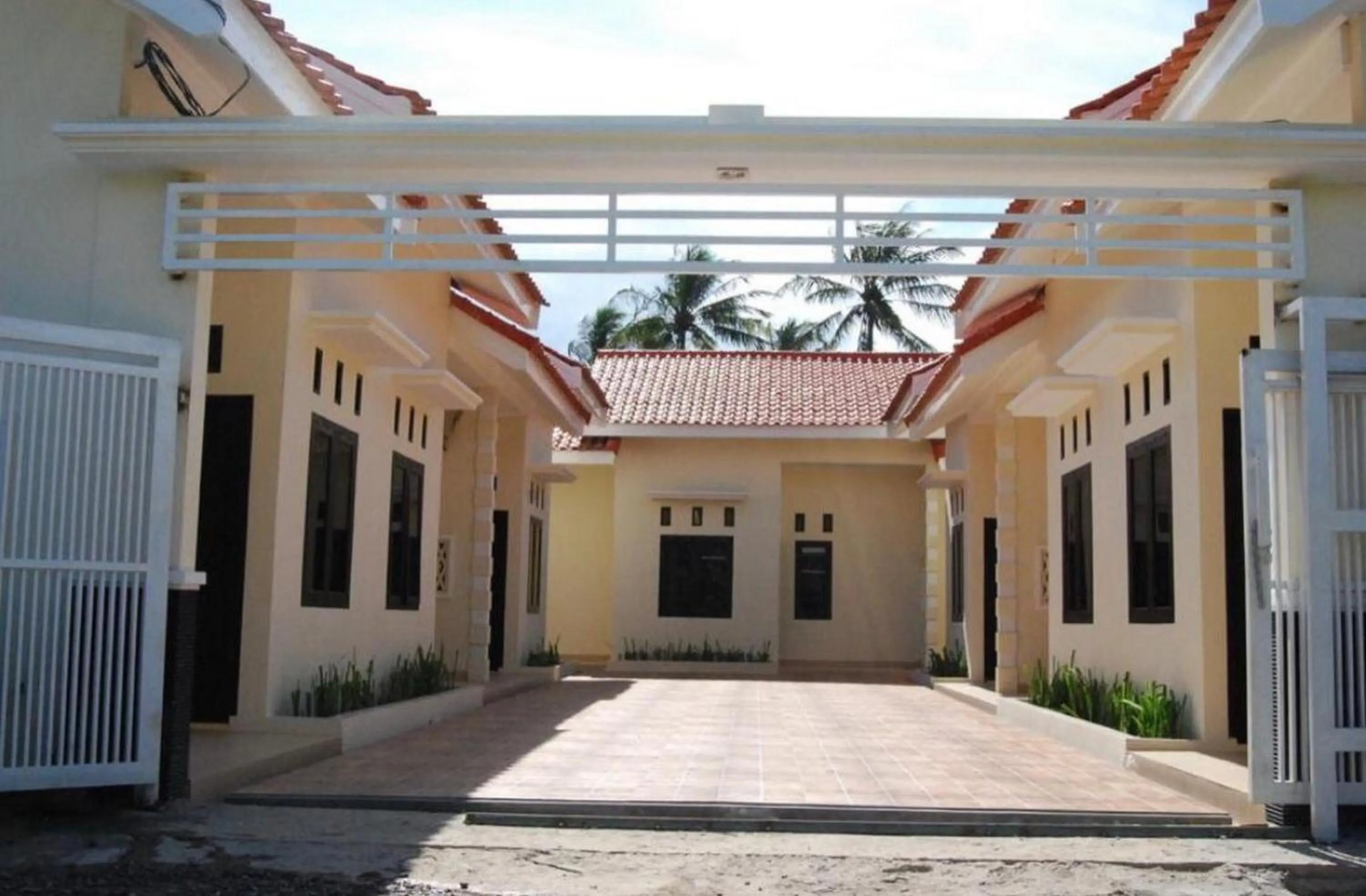 Facade/entrance in Graha HT Sumantri Mitra RedDoorz