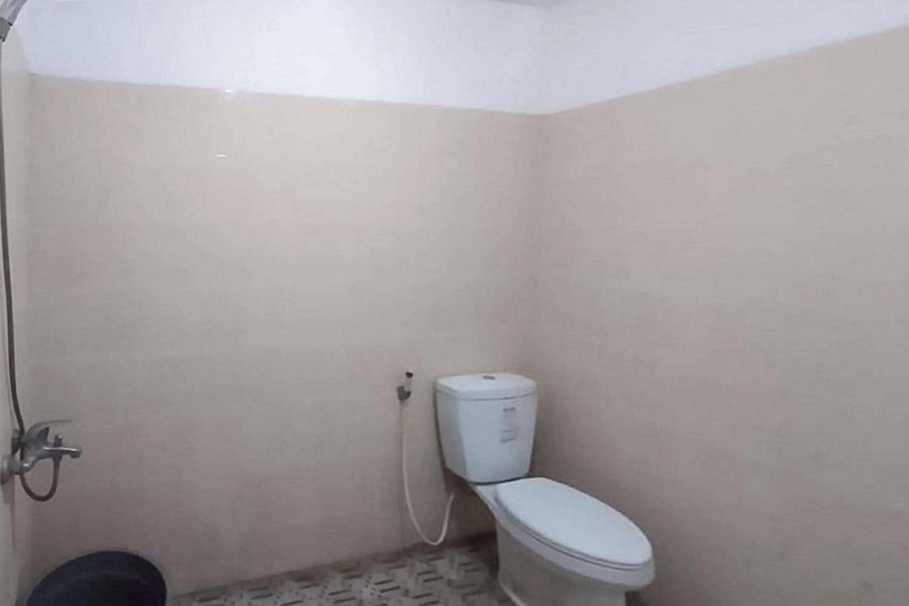 Bathroom in Graha HT Sumantri Mitra RedDoorz