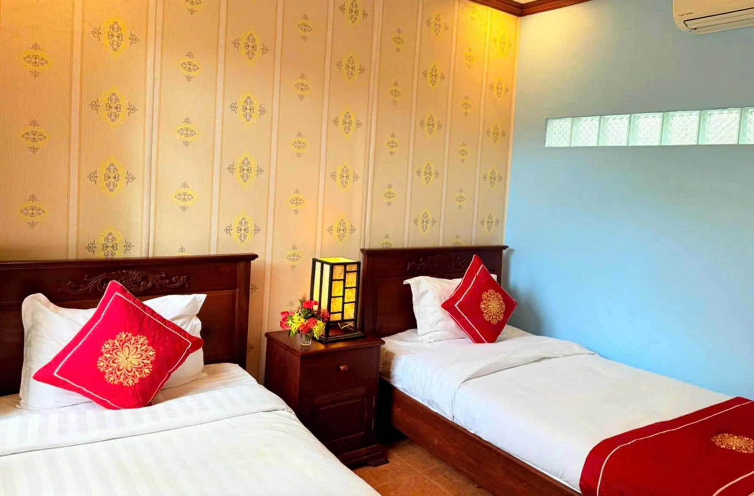 Photo of the whole room, Bed in Luang Prabang Manichan Villa