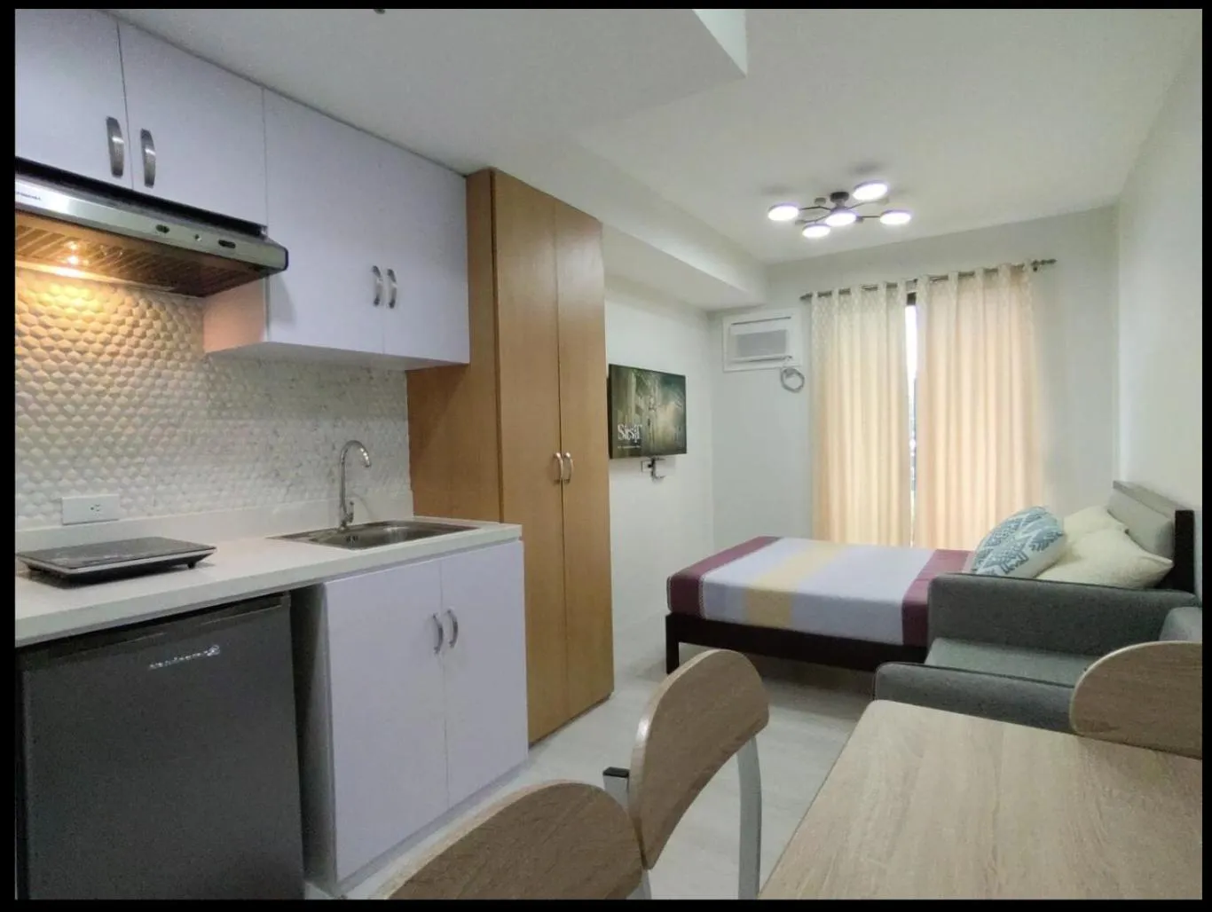 Bed in Summer10th Pinesuites Scandi Minimalist Deluxe