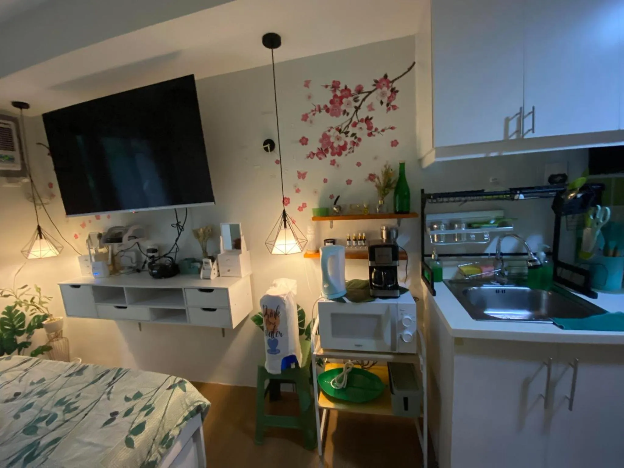 Bed in Summer10th Pinesuites Scandi Minimalist Deluxe