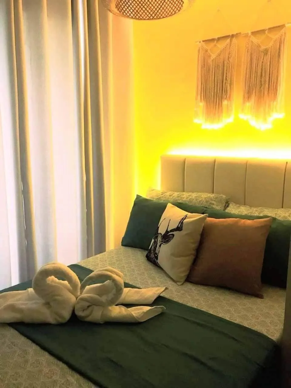 Bed in Summer10th Pinesuites Scandi Minimalist Deluxe