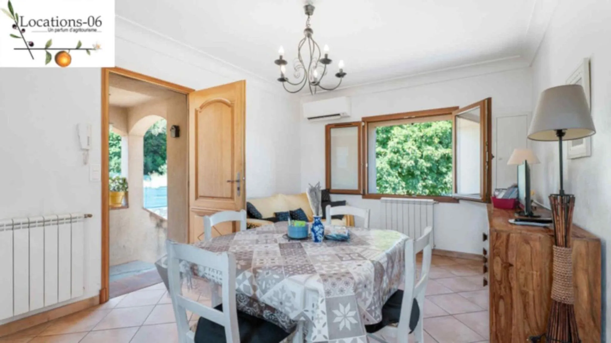 Dining area in Holidays In Provence Alpes Maritimes