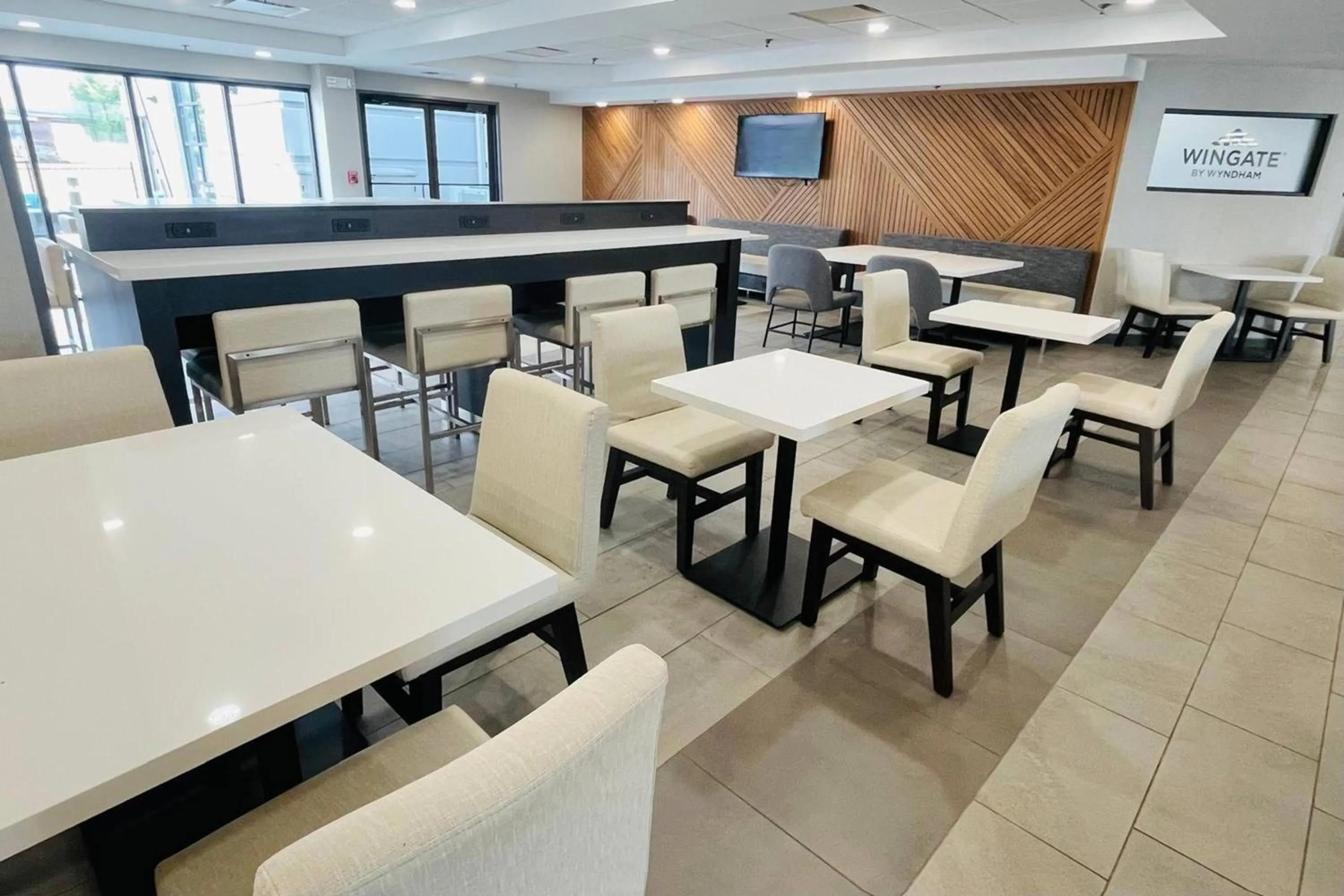 Lobby or reception in Wingate by Wyndham Parkersburg-Vienna