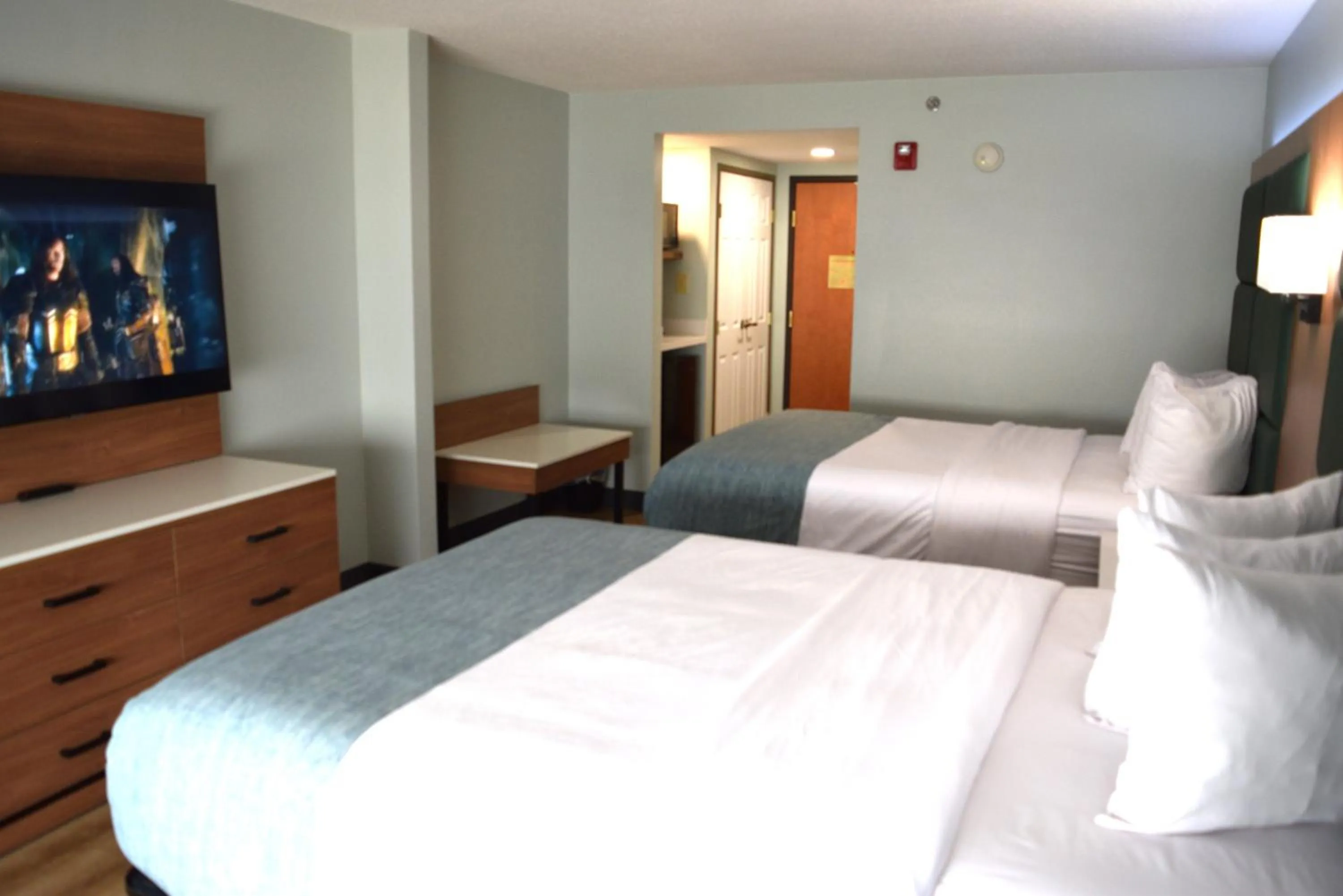 Bed in Wingate by Wyndham Parkersburg-Vienna