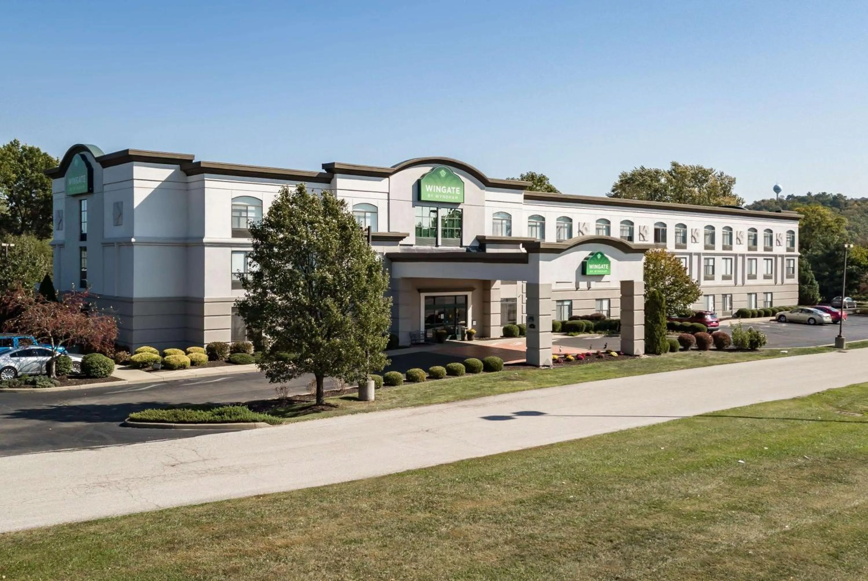 Property building in Wingate by Wyndham Parkersburg-Vienna