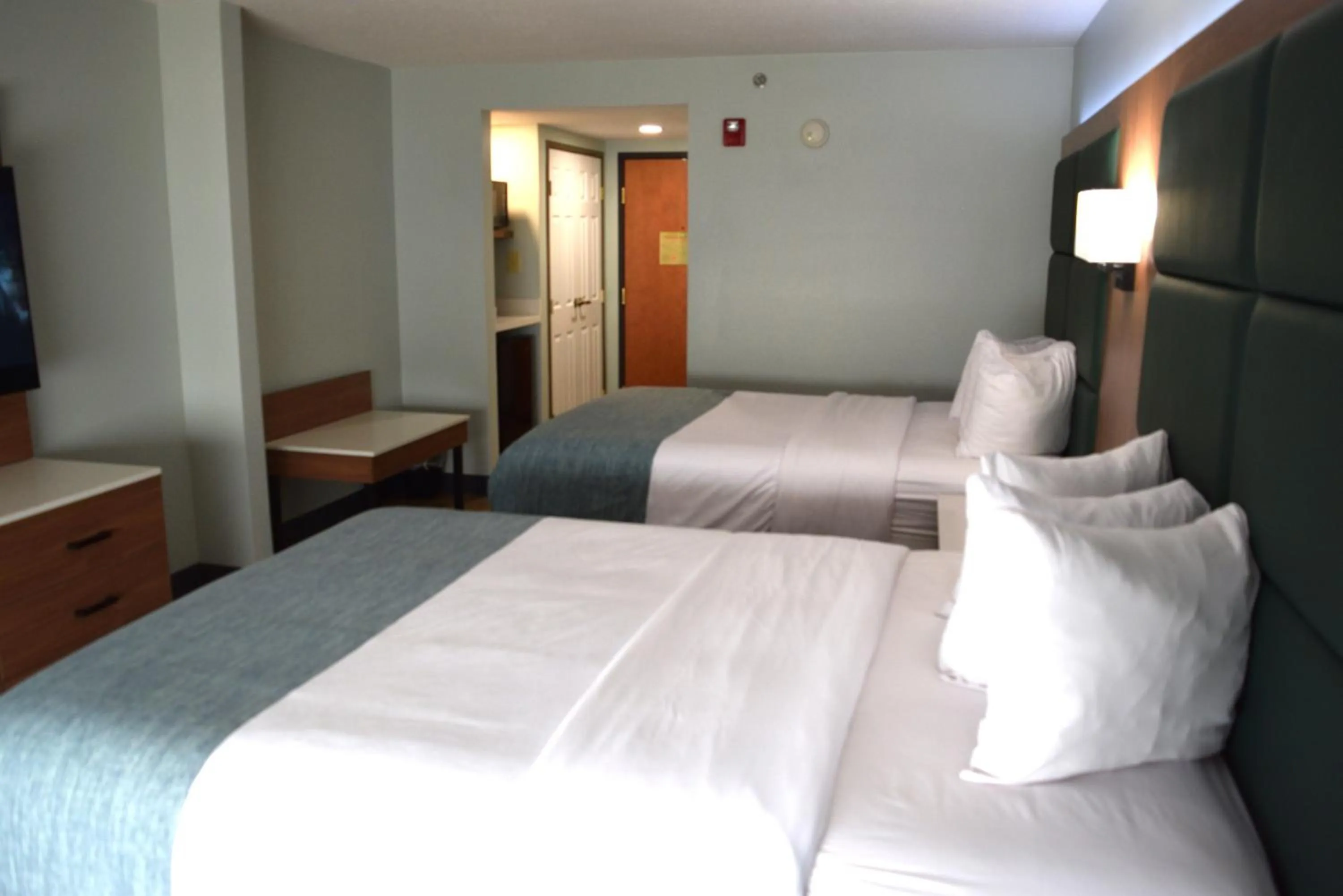 Bed in Wingate by Wyndham Parkersburg-Vienna