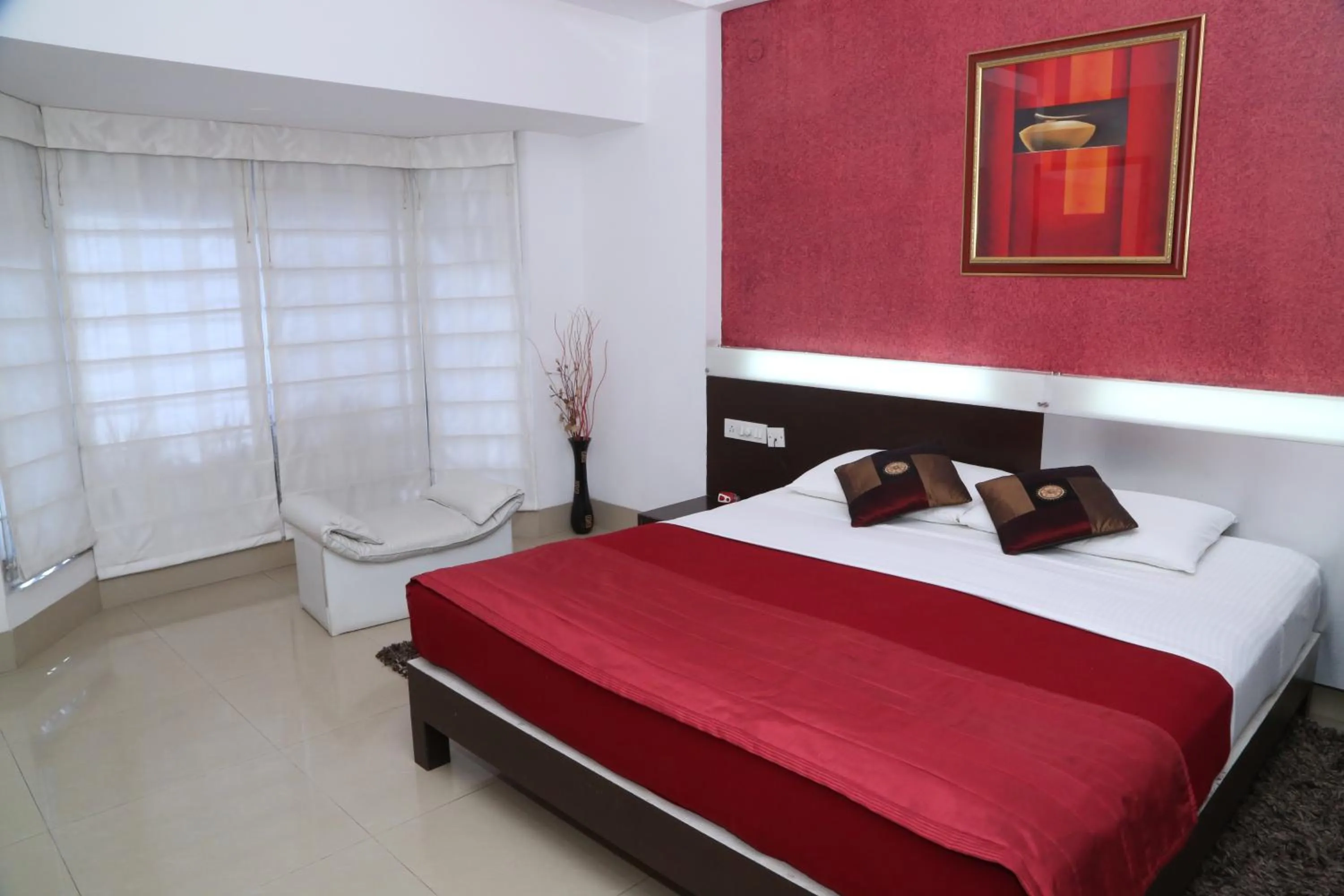 Photo of the whole room, Bed in Terrace Gardens