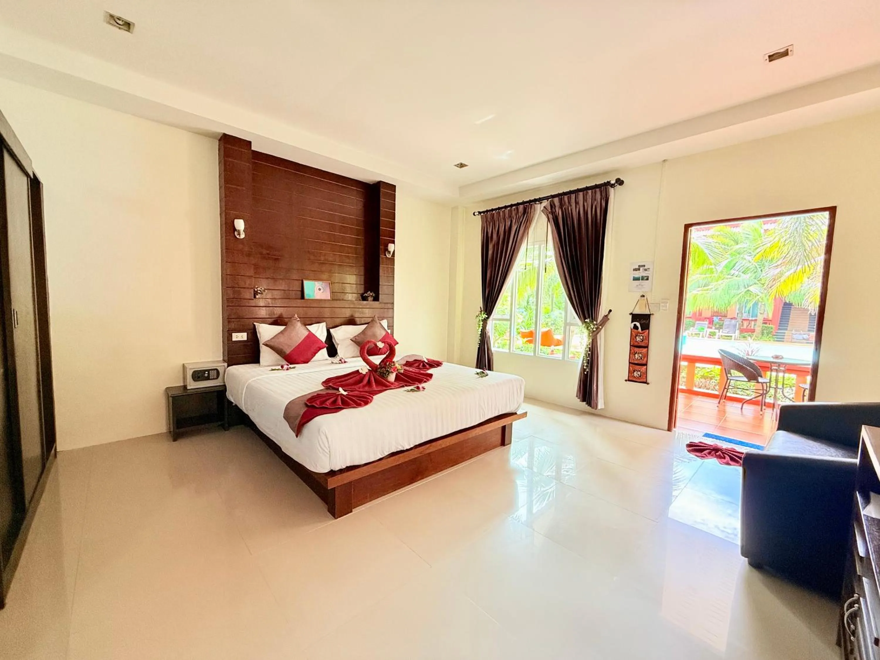 Bed in Peaceful Resort , Long Beach - Koh Lanta