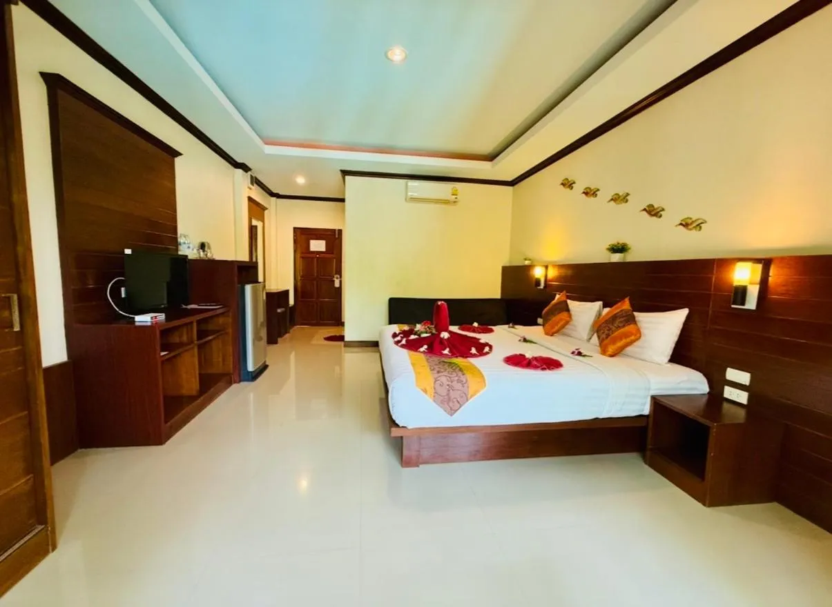 Bed in Peaceful Resort , Long Beach - Koh Lanta