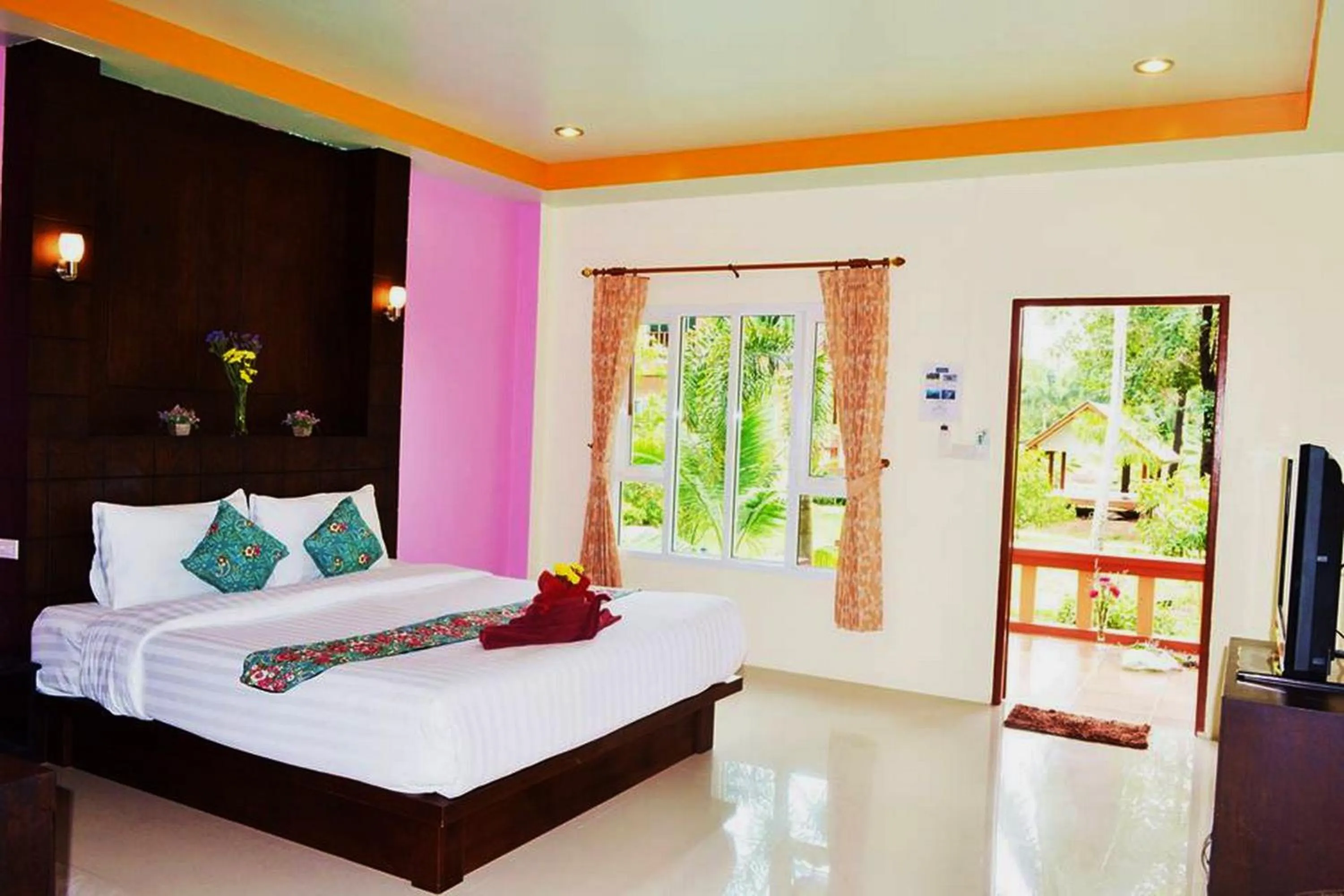 Bedroom, Bed in Peaceful Resort , Long Beach - Koh Lanta