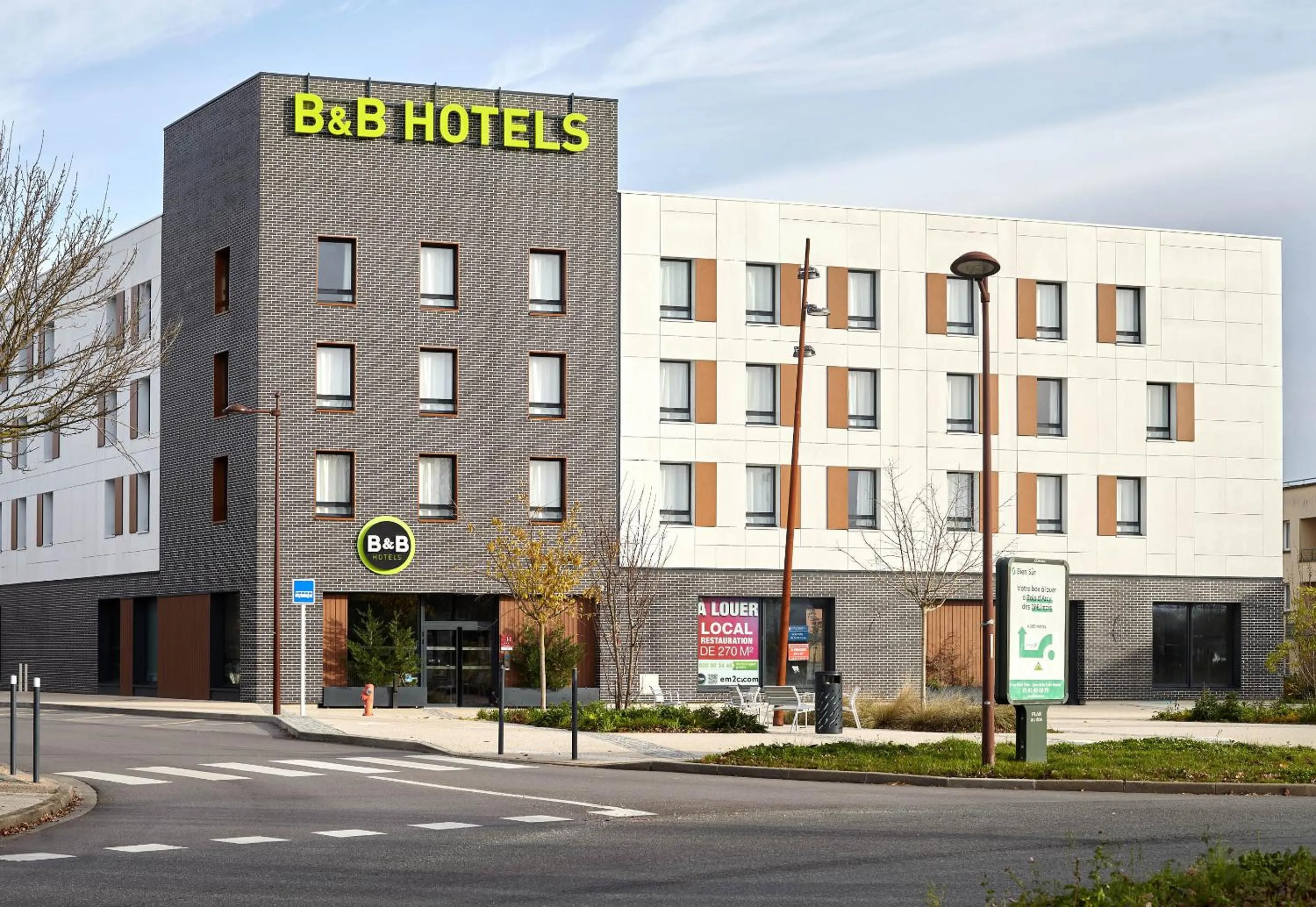 Property building in B&B HOTEL Bois d'Arcy Saint Quentin en Yvelines