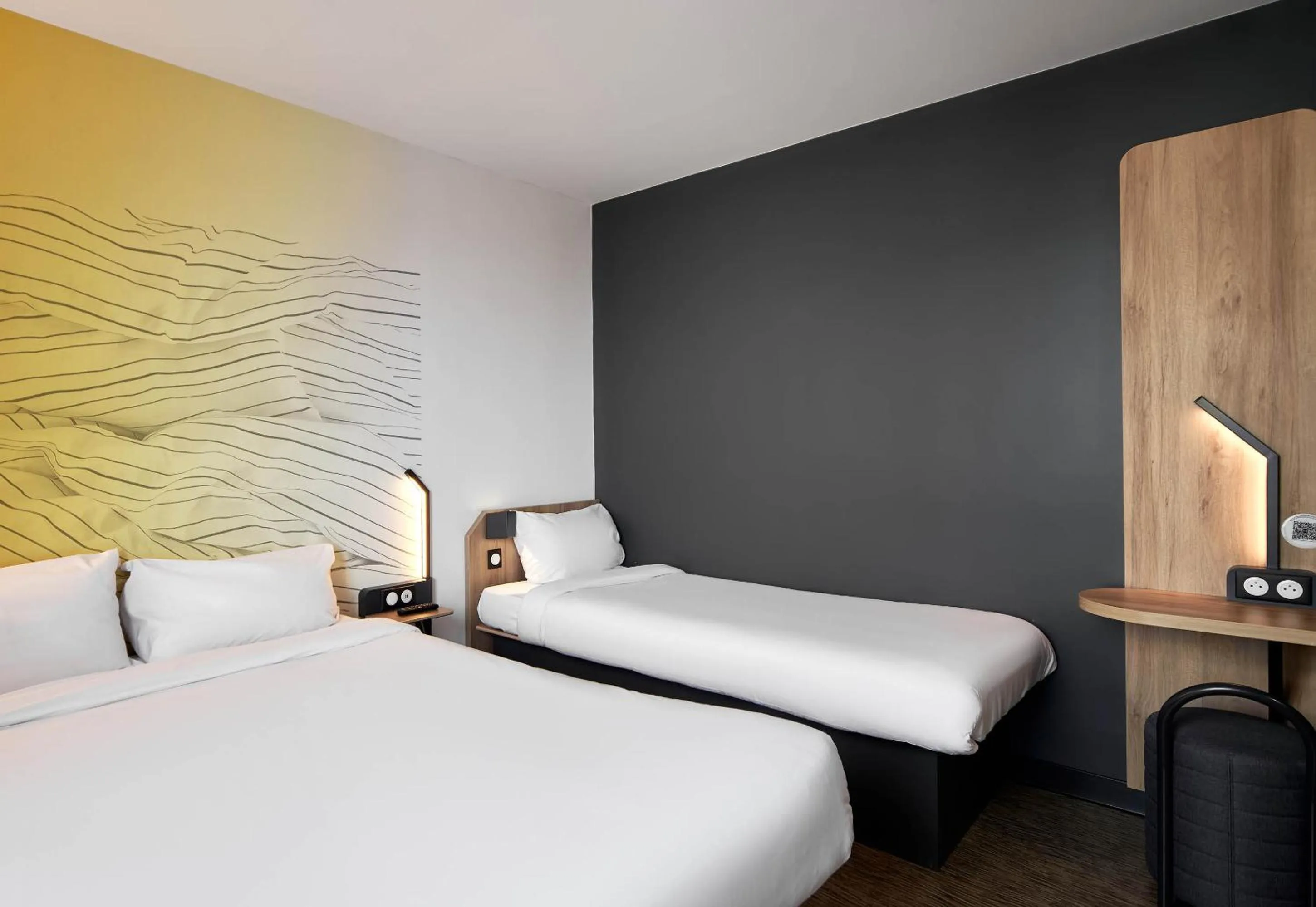 Bedroom, Bed in B&B HOTEL Bois d'Arcy Saint Quentin en Yvelines