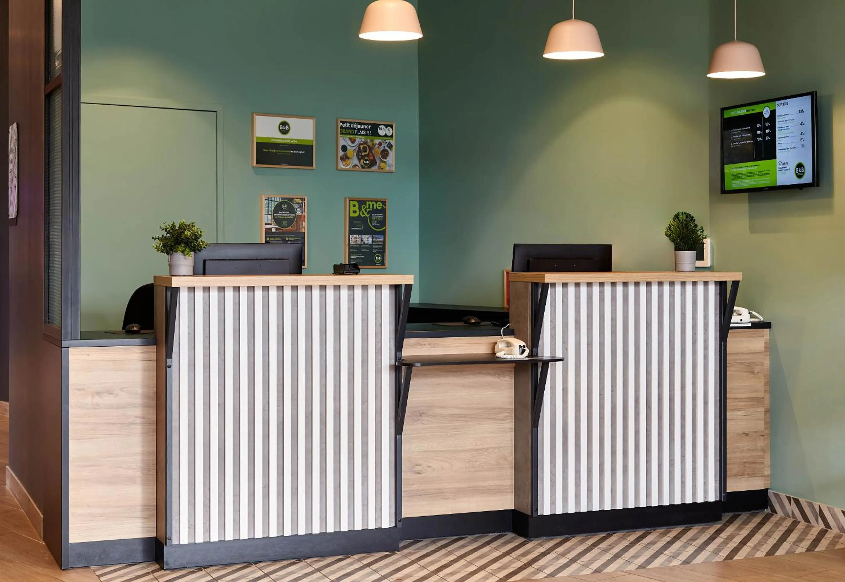 Lobby or reception in B&B HOTEL Bois d'Arcy Saint Quentin en Yvelines