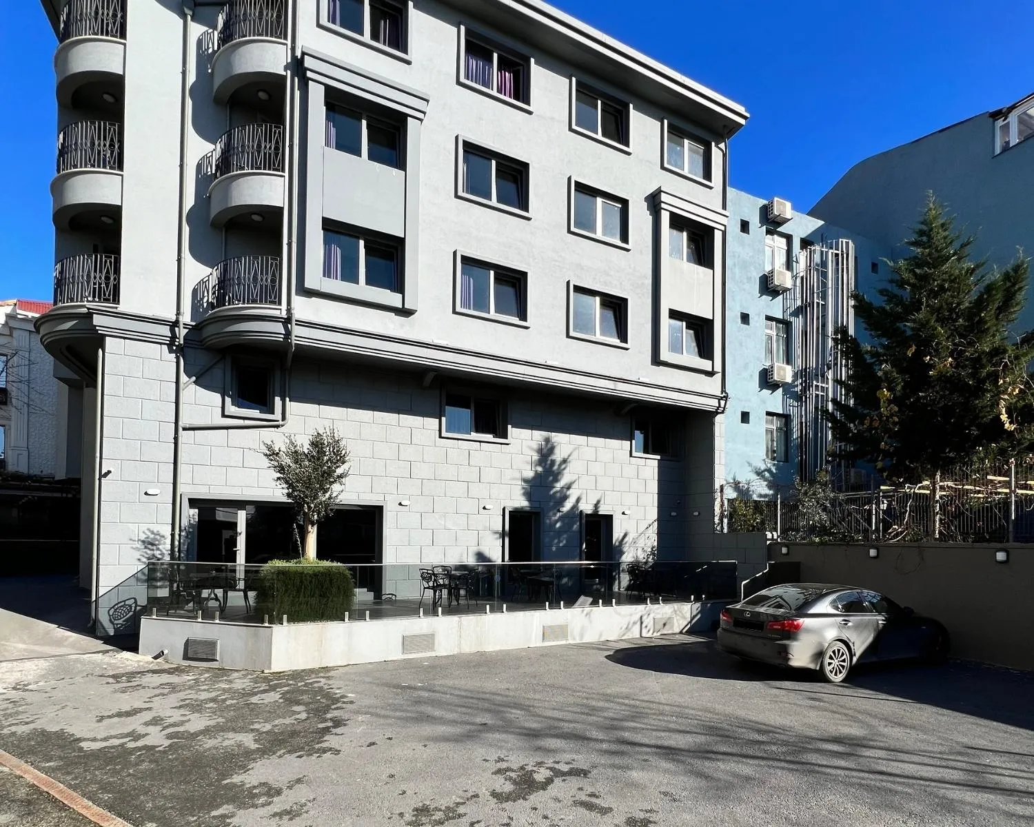 Property building in Eresin Hotels Express