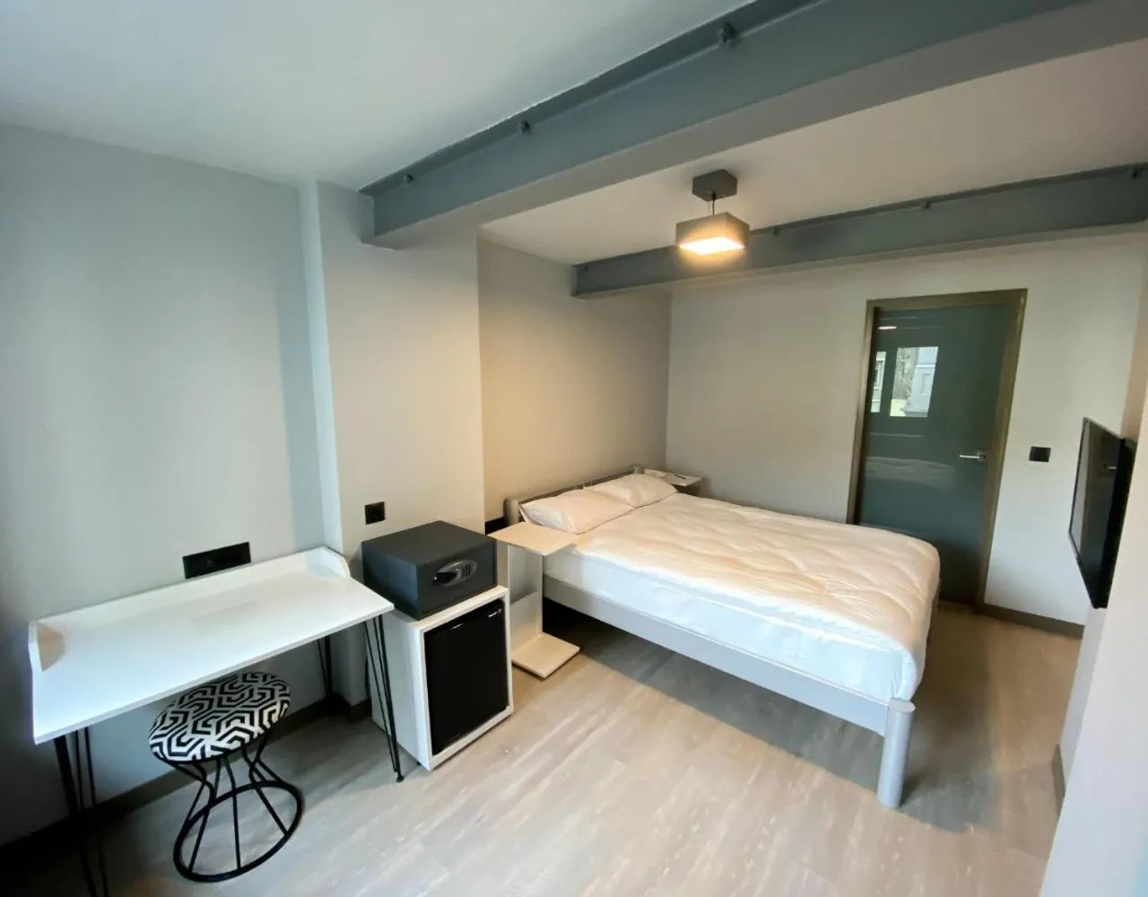 TV and multimedia, Bed in Eresin Hotels Express