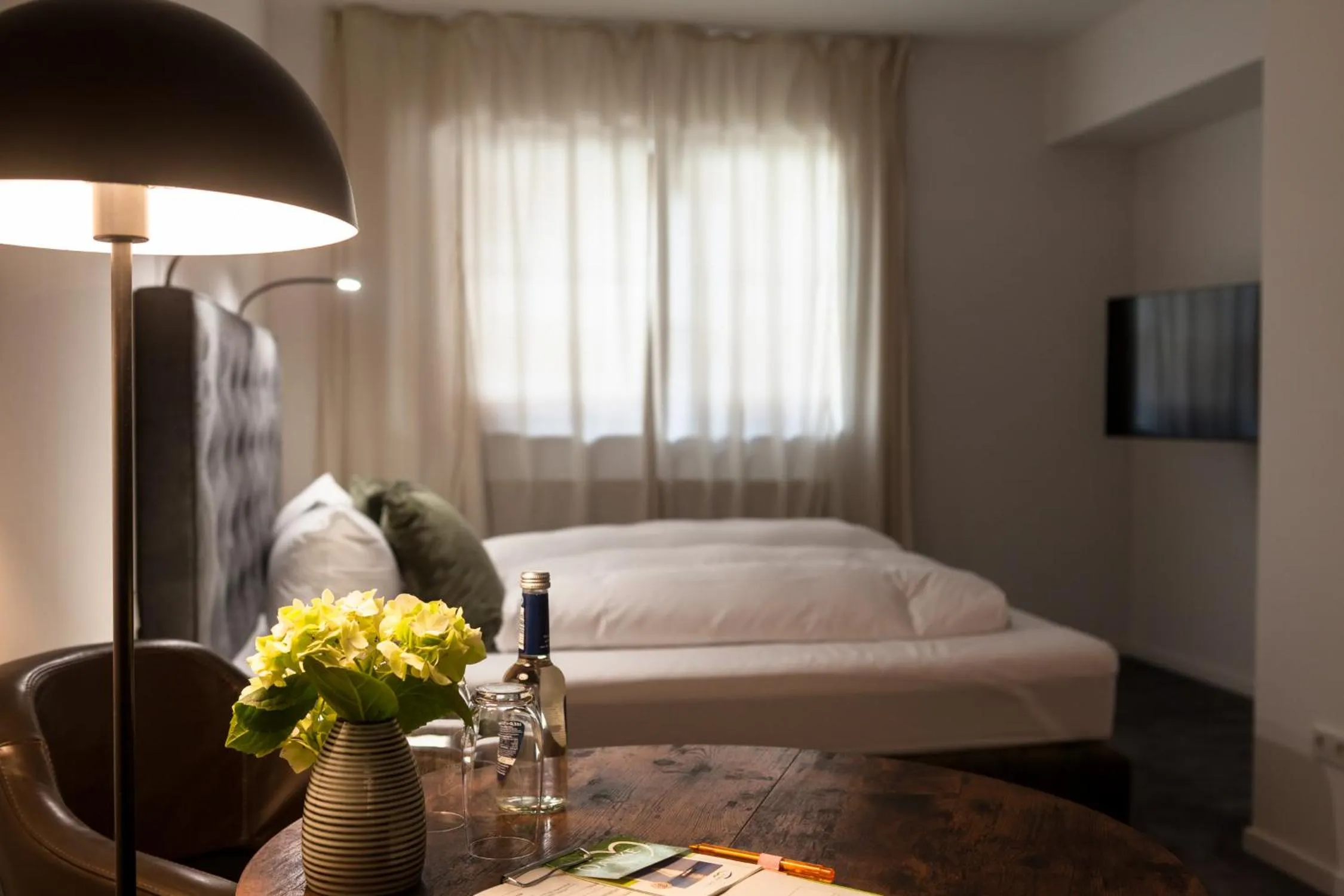 Guests, Bed in Hotel Zur Linde Dein Self Check In