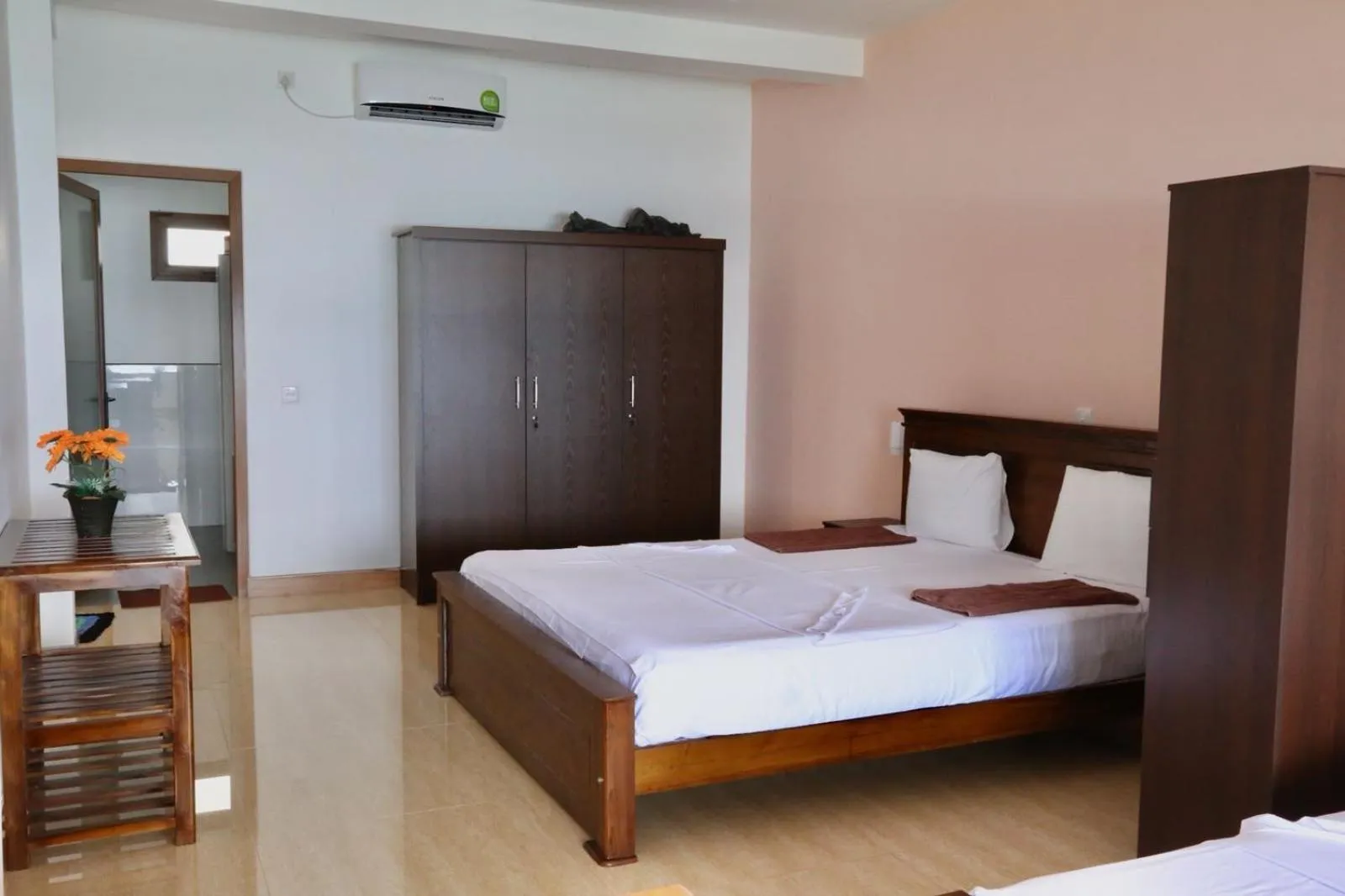 Bed in Paradise Beach Resort & Diving school