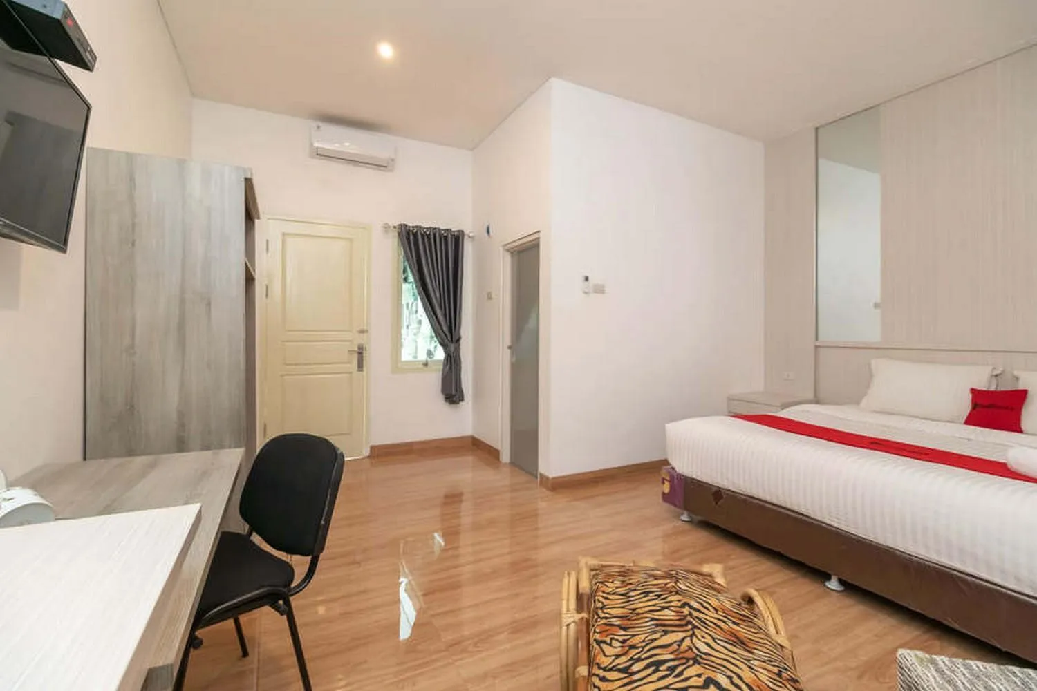 Bedroom, Bed in RedDoorz near Exit Tol Kotabaru ITERA Lampung